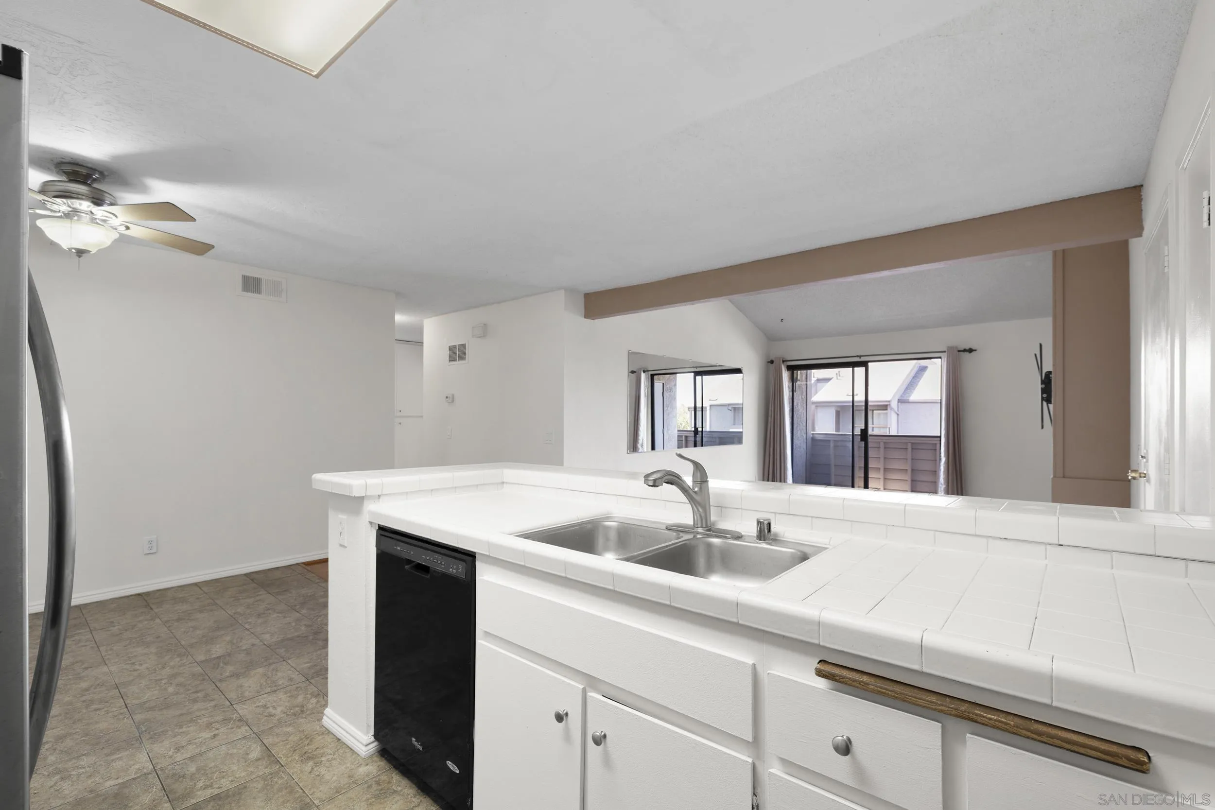 https://cdn.realtyfeed.com/cdn/127/250030670/4b1fa55f568fbe5019fdd274b959b305.webp