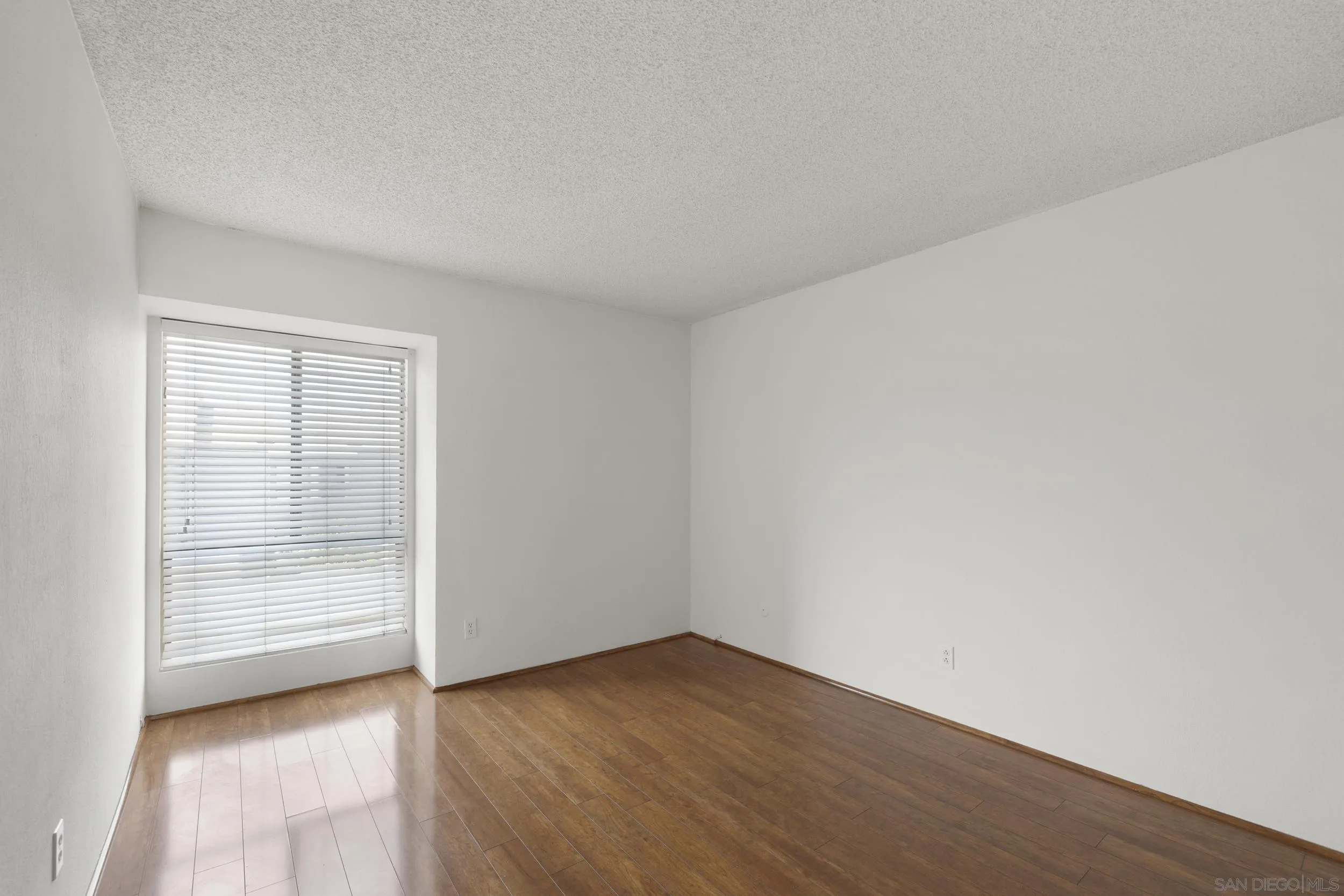 https://cdn.realtyfeed.com/cdn/127/250030670/7e8506801b79986ed5b35da7c4b8421d.webp