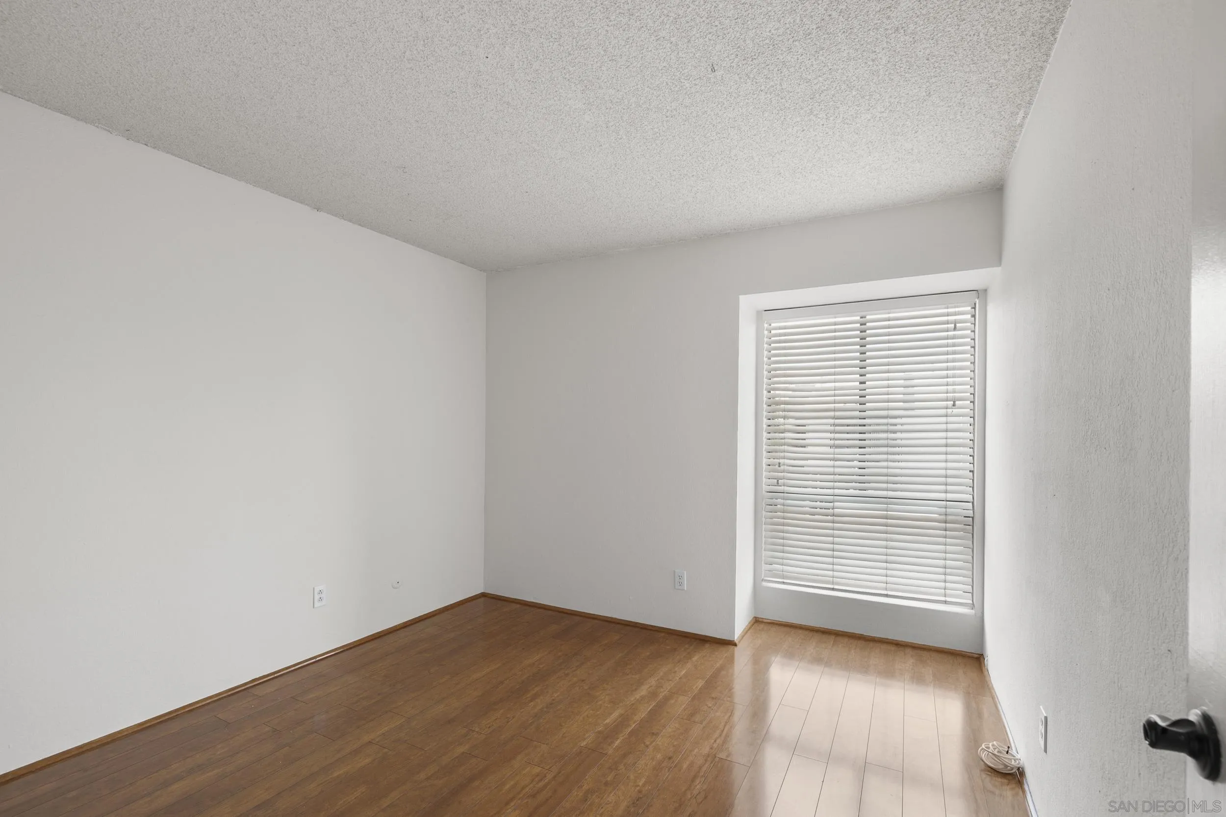 https://cdn.realtyfeed.com/cdn/127/250030670/8ef6b36a15af6bc82f439baafc9c66ef.webp