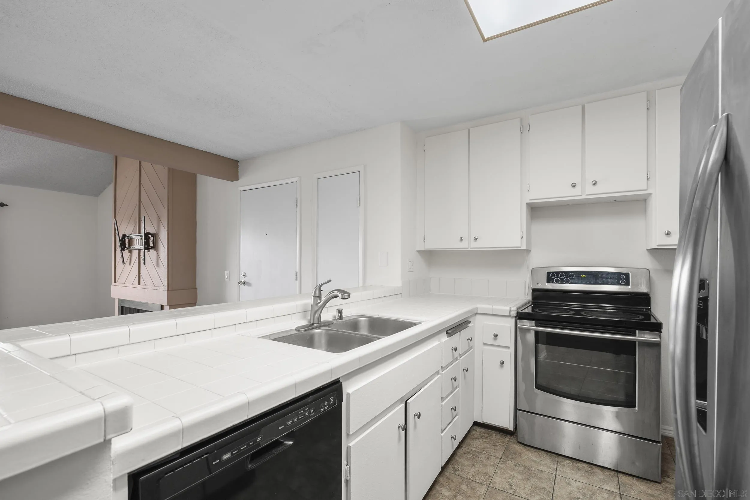 https://cdn.realtyfeed.com/cdn/127/250030670/ce96ee655b3fc98c4a7216248401f779.webp