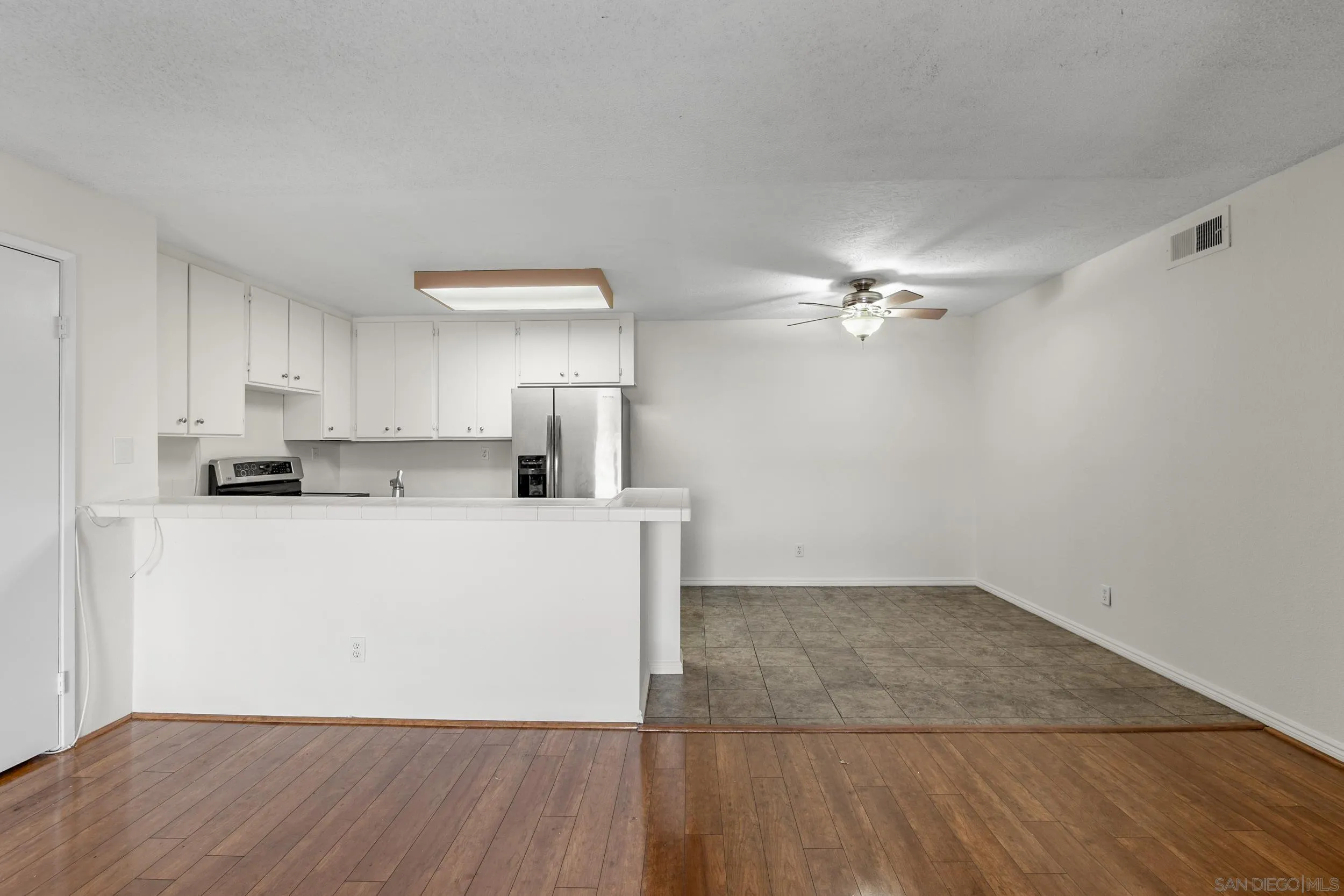 https://cdn.realtyfeed.com/cdn/127/250030670/dc117c166fd97d4dff4c1fd021c6a85a.webp