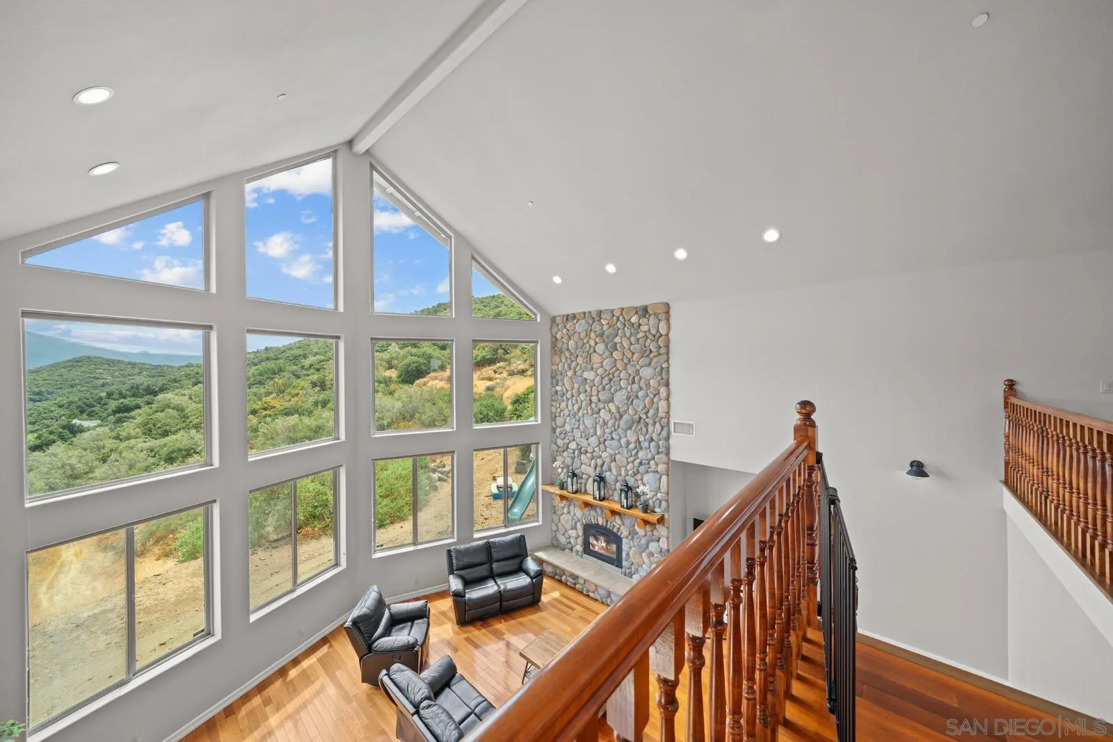 https://cdn.realtyfeed.com/cdn/127/250030674/39b414d0301c0f3ac5bb450898b74a01.webp