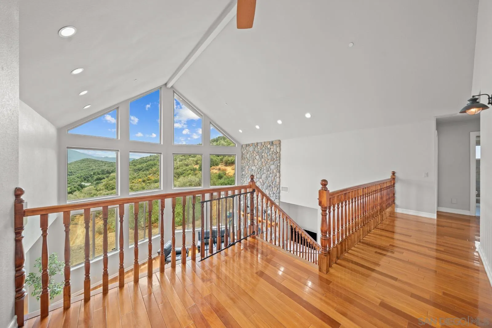 https://cdn.realtyfeed.com/cdn/127/250030674/d653a9d680a3349f2839f33d4d167050.webp