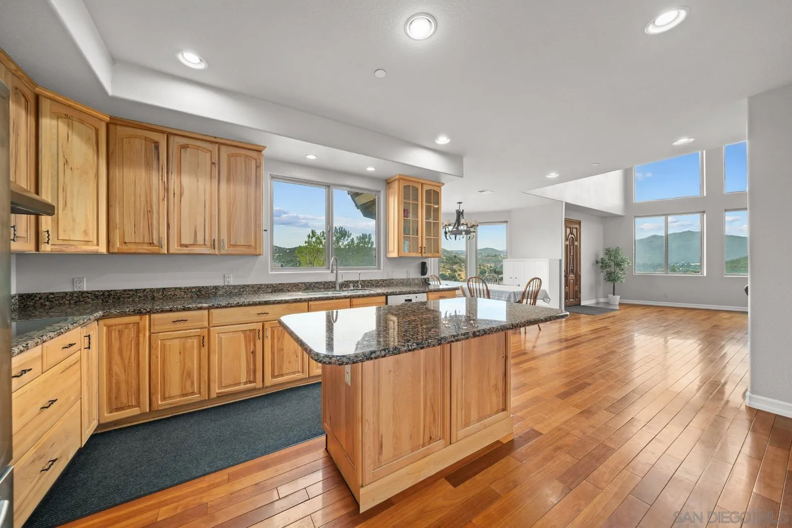 https://cdn.realtyfeed.com/cdn/127/250030674/e560e9f95bfafc0ed04c2a00ba03d80b.webp