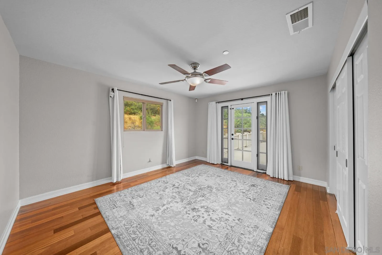 https://cdn.realtyfeed.com/cdn/127/250030674/f4d304f67b08351bc96d052b7d62f081.webp