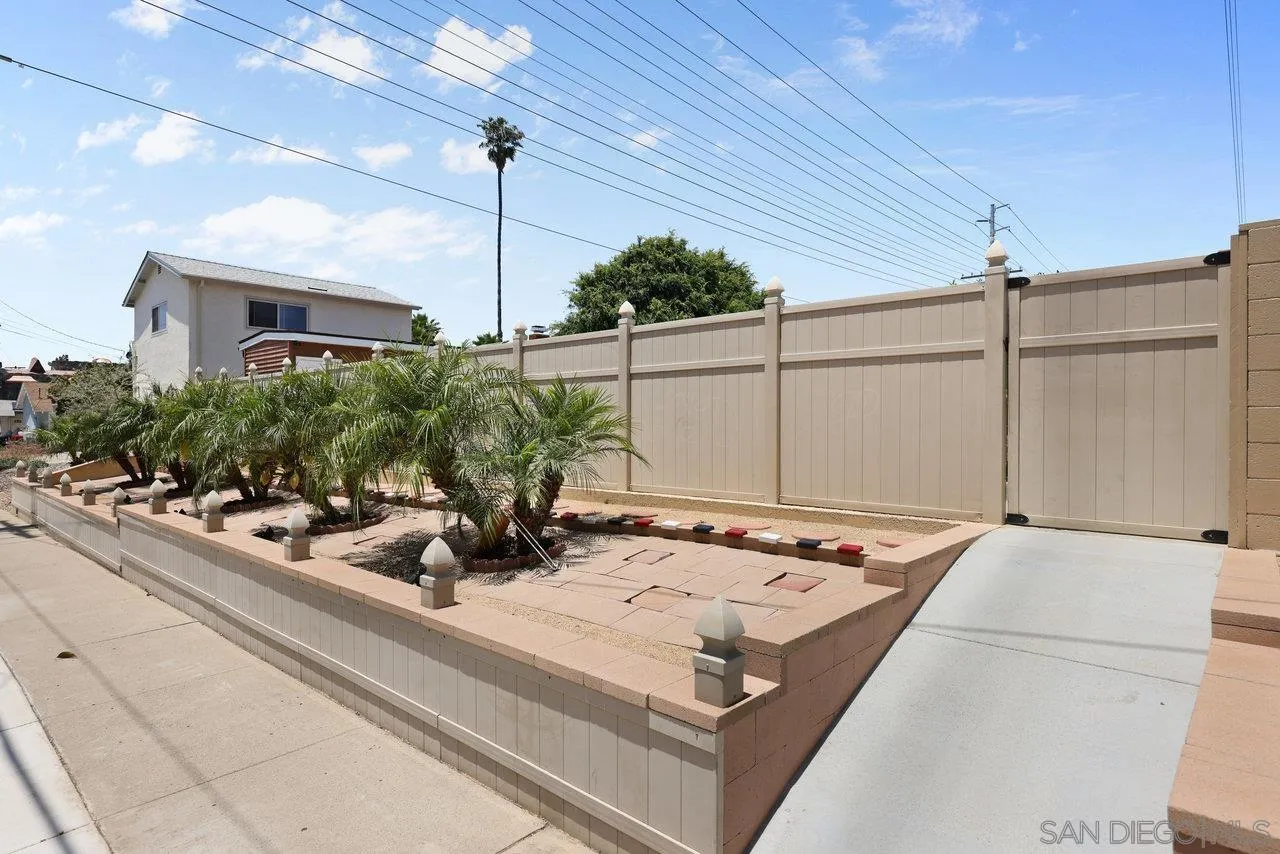 https://cdn.realtyfeed.com/cdn/127/250030683/f182f42c2db1ab5c2ff3afd9ab0421a9.webp