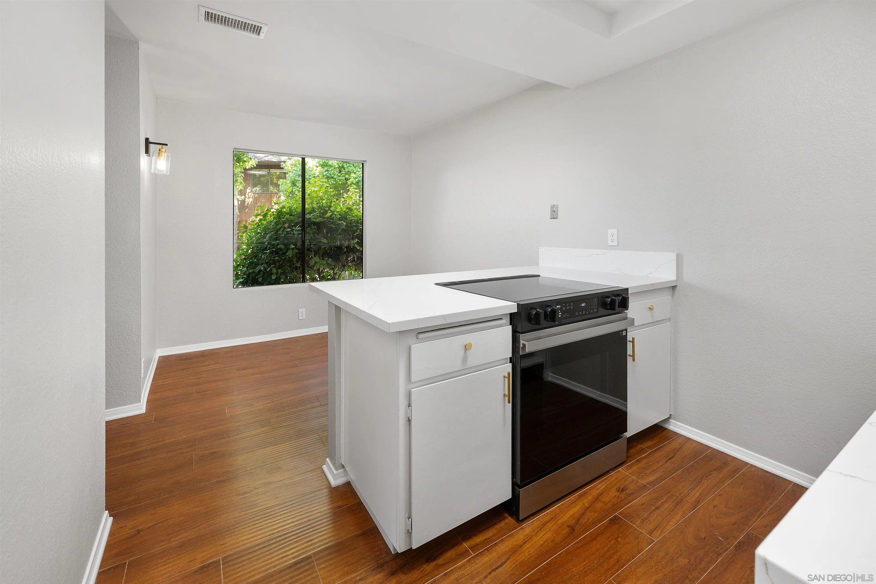 Photo #9: 250030705 Listing: Photo #9