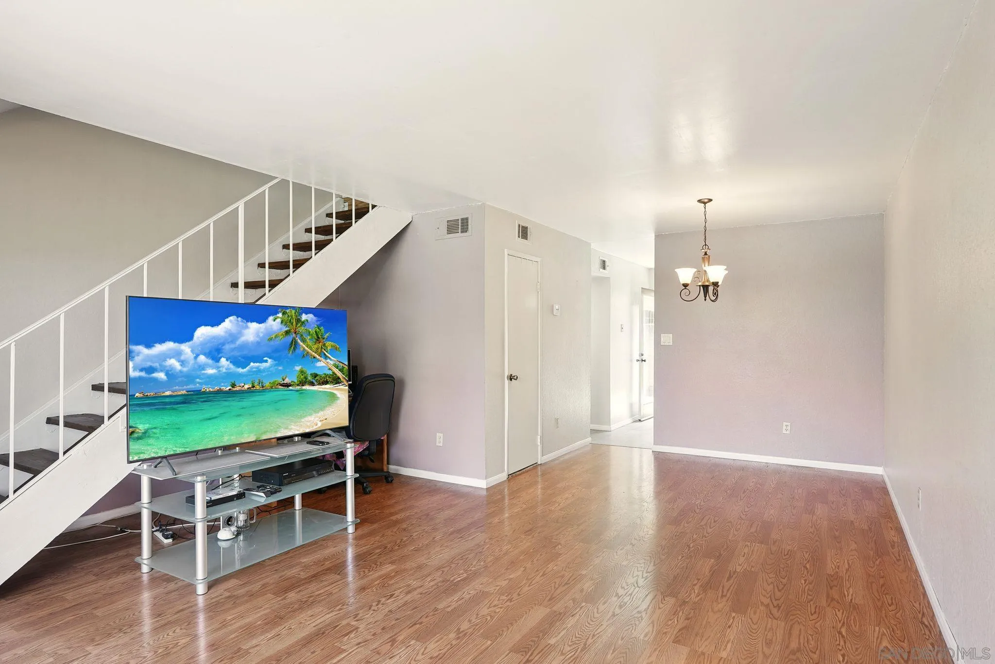 Photo #6: 250030727 Listing 