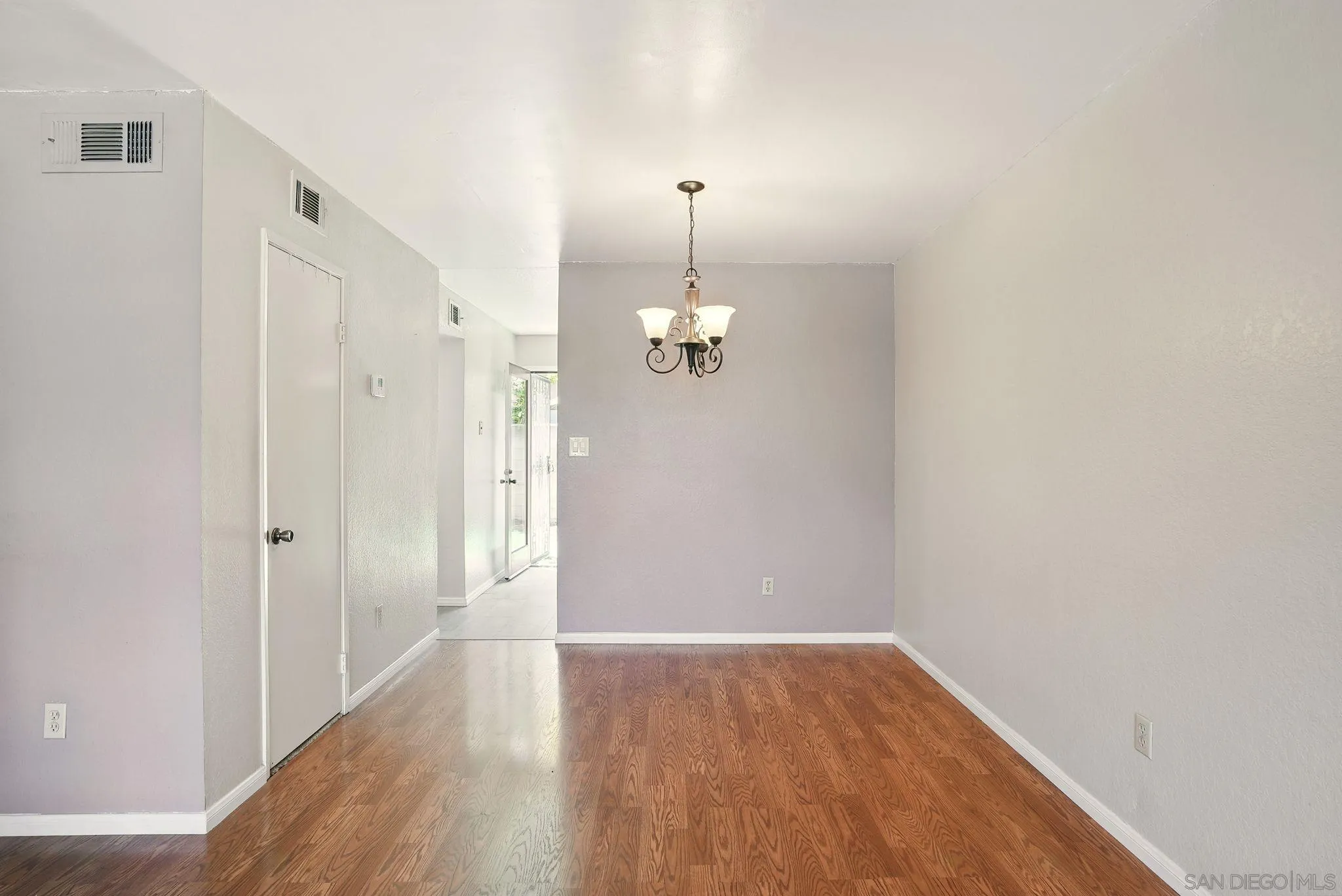 Photo #2: 250030727 Listing 