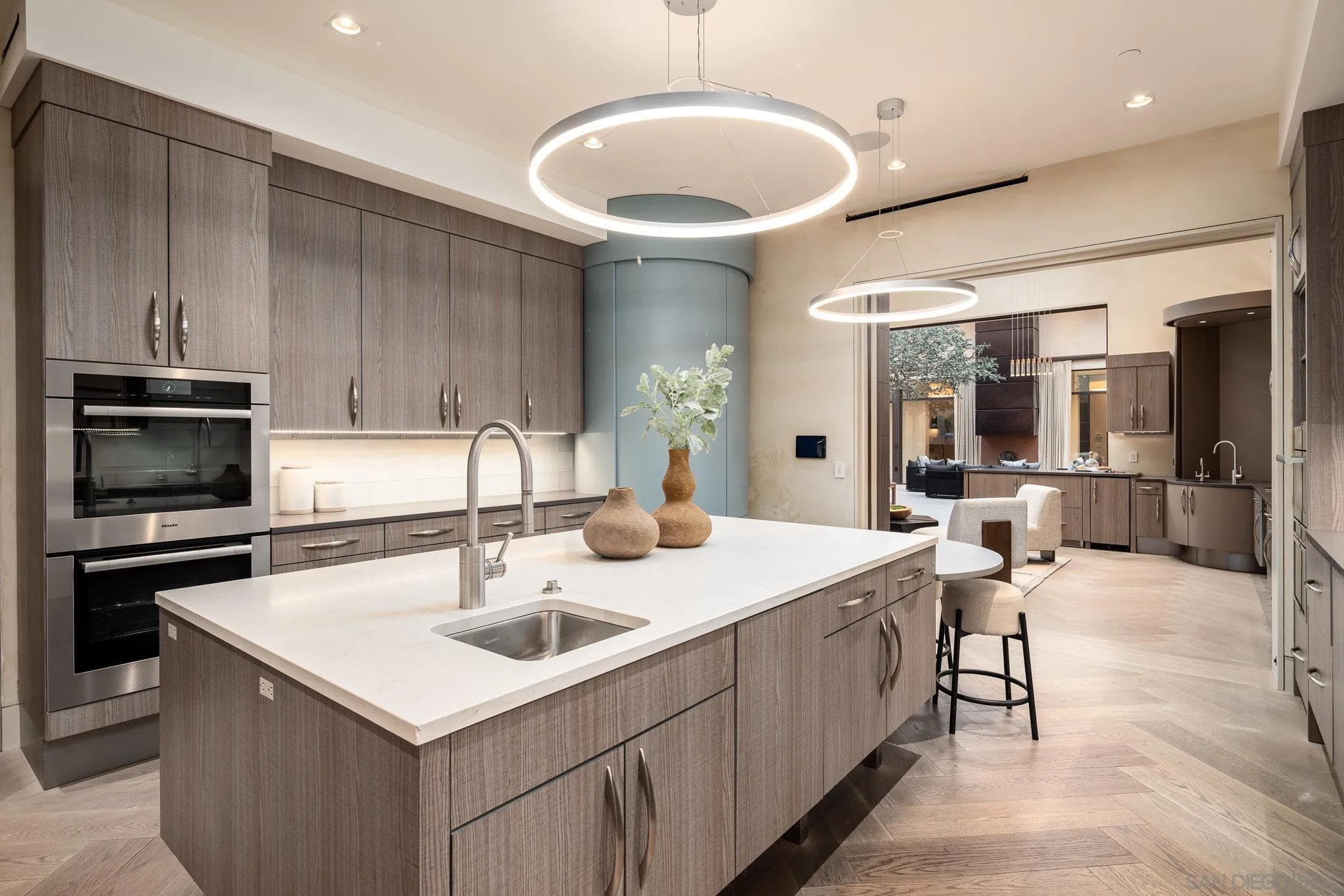 https://cdn.realtyfeed.com/cdn/127/250030732/8b1ebbf01d0535152ba09c401de11c39.webp