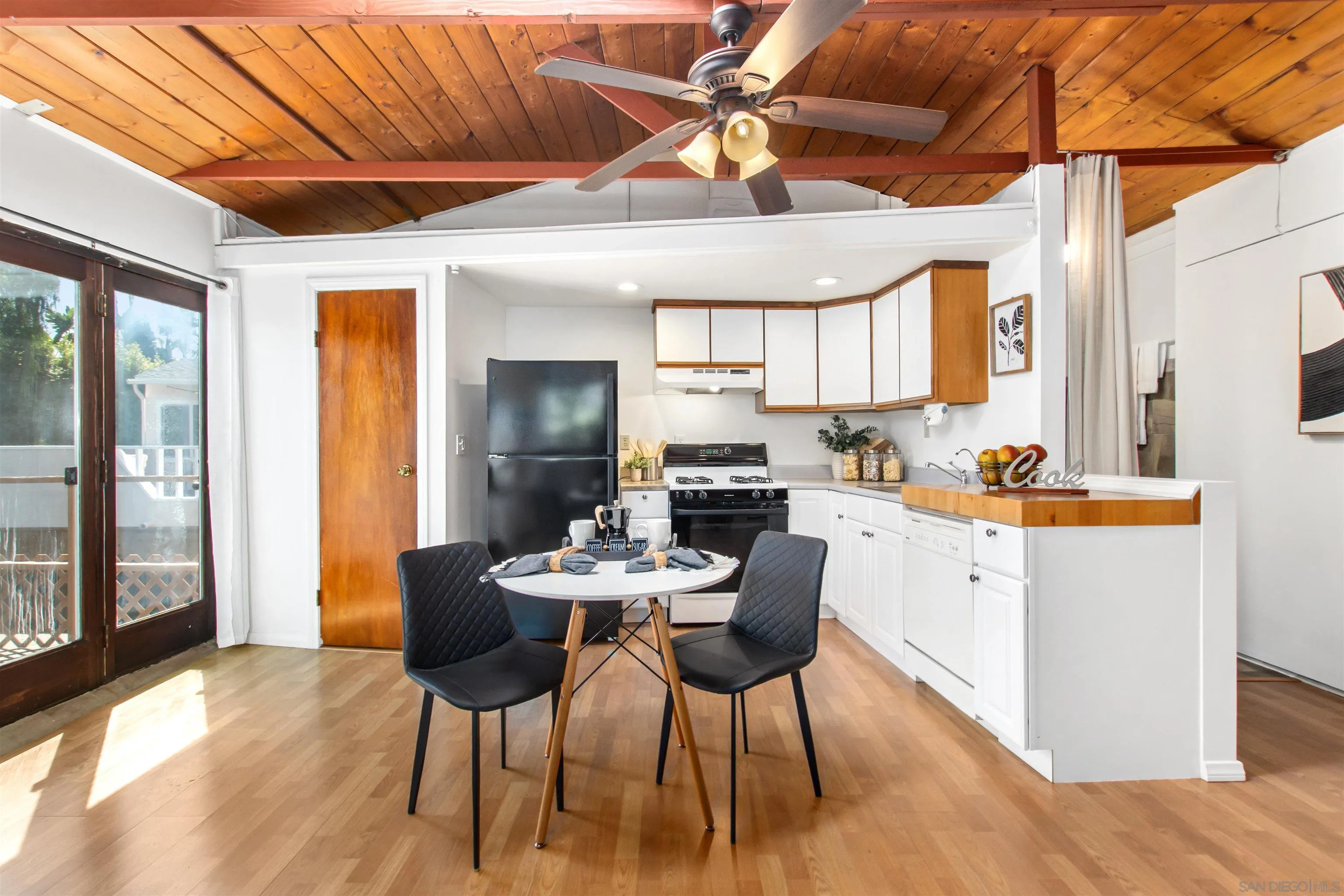 https://cdn.realtyfeed.com/cdn/127/250030739/9de1618df89c425d2a4fc57722e3ba59.webp