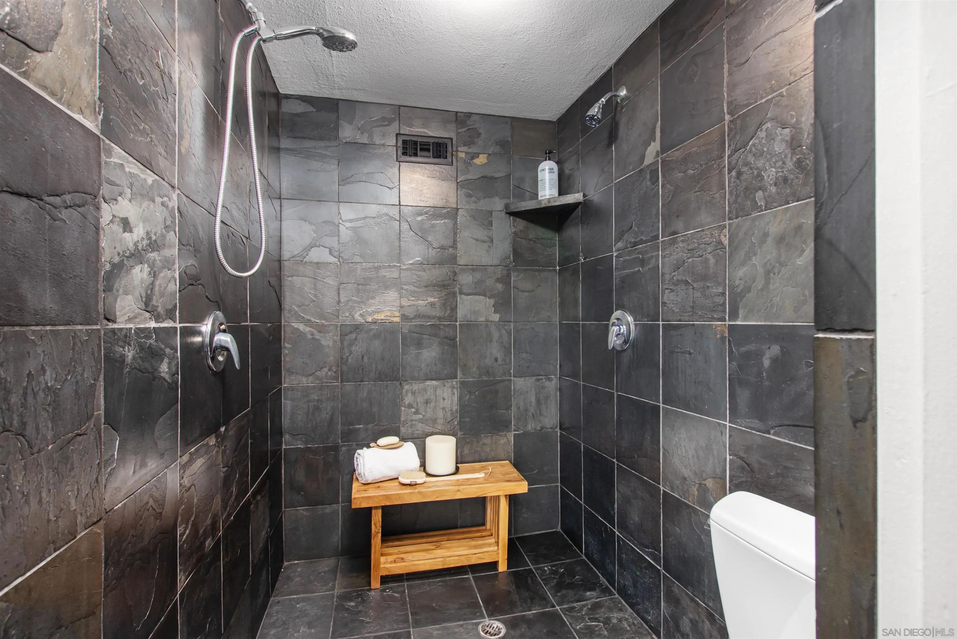 https://cdn.realtyfeed.com/cdn/127/250030739/f975cfae1b53bca149ed7bb8bfe46b3e.webp