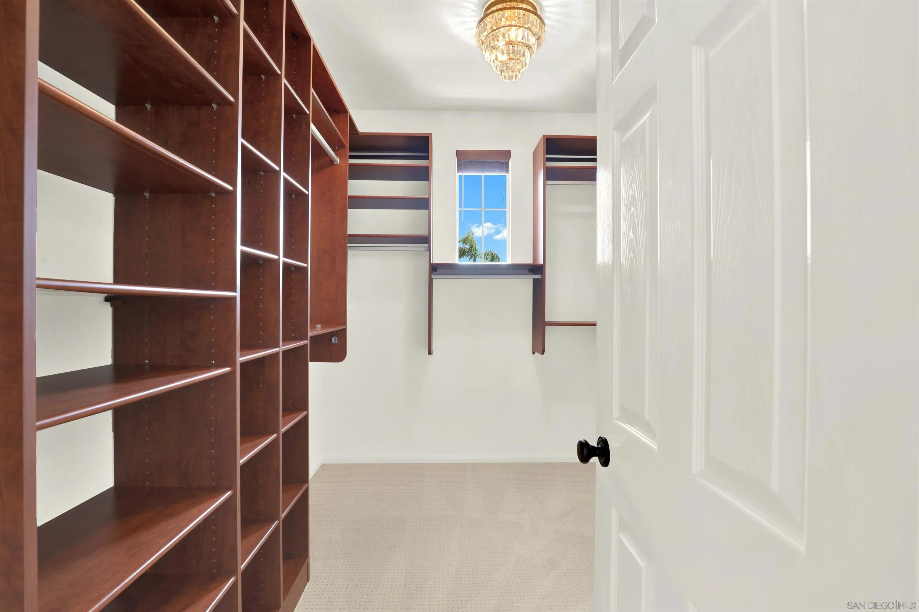 https://cdn.realtyfeed.com/cdn/127/250030750/61f3080a63fb91192808a333b05160d9.webp