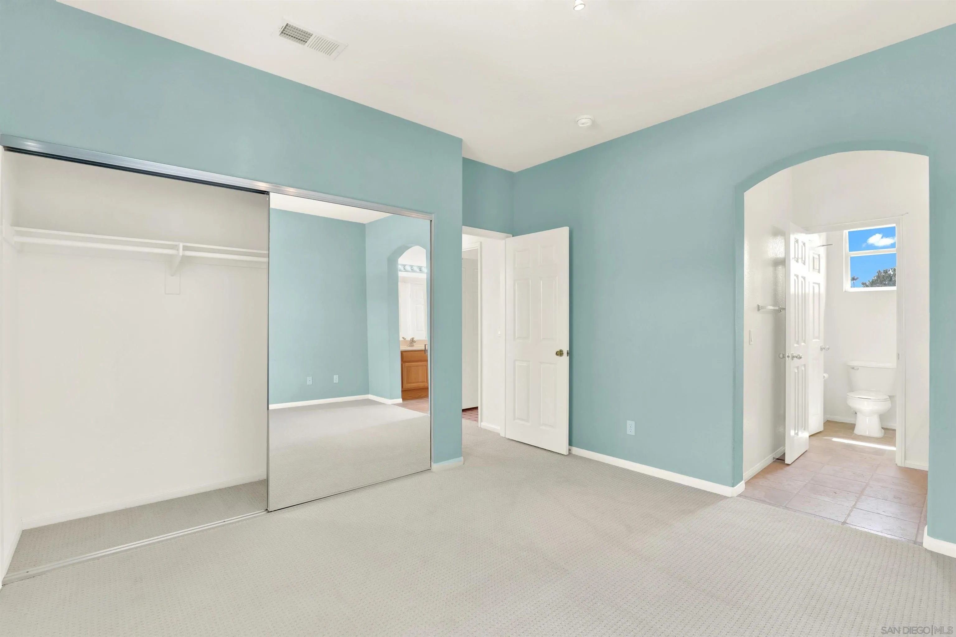 https://cdn.realtyfeed.com/cdn/127/250030750/6d9692fb1786cdc3c86e4571c7a22fa7.webp