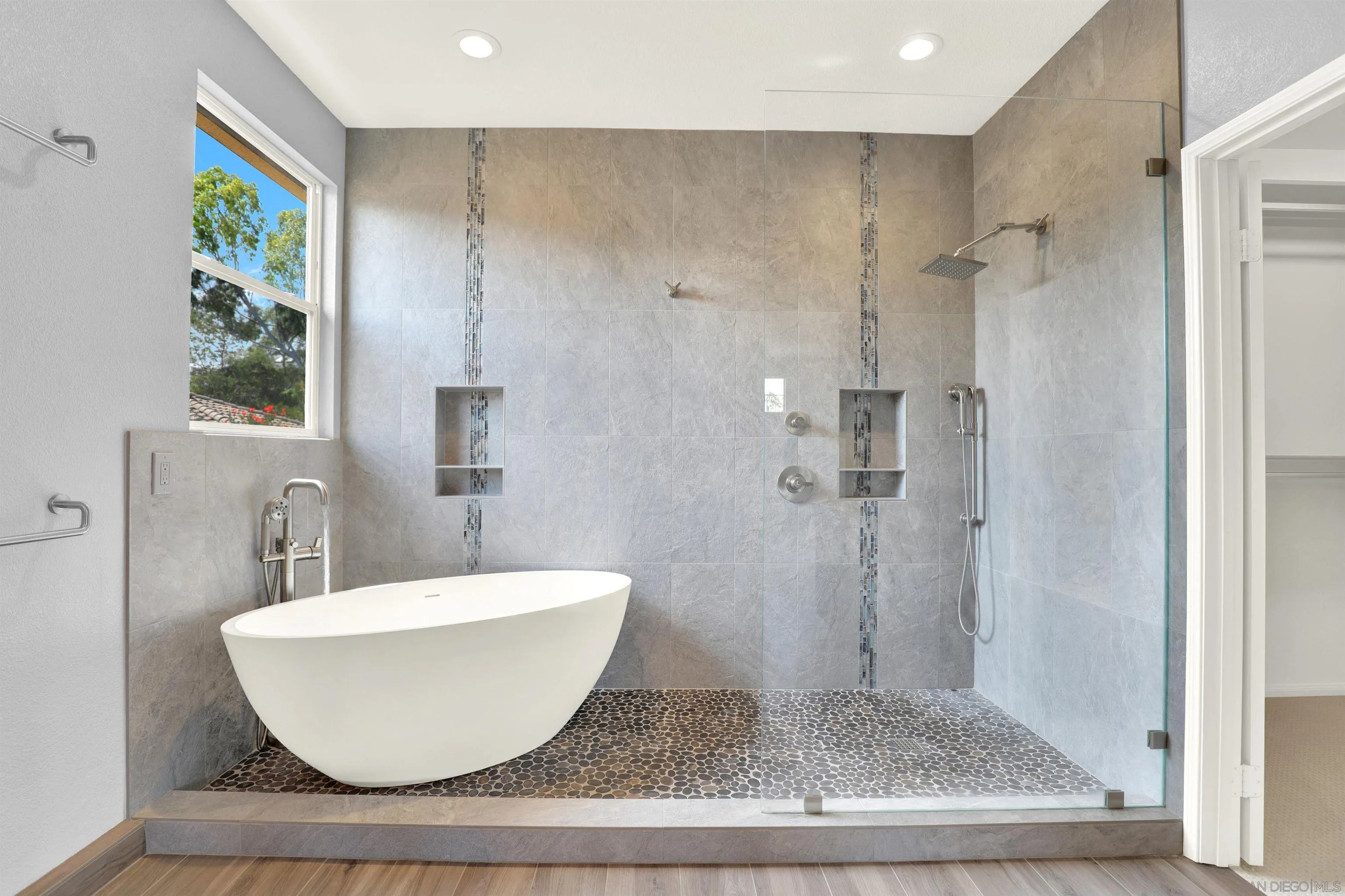 https://cdn.realtyfeed.com/cdn/127/250030750/b1103dbbb6a5a7a5935913e3931640f7.webp