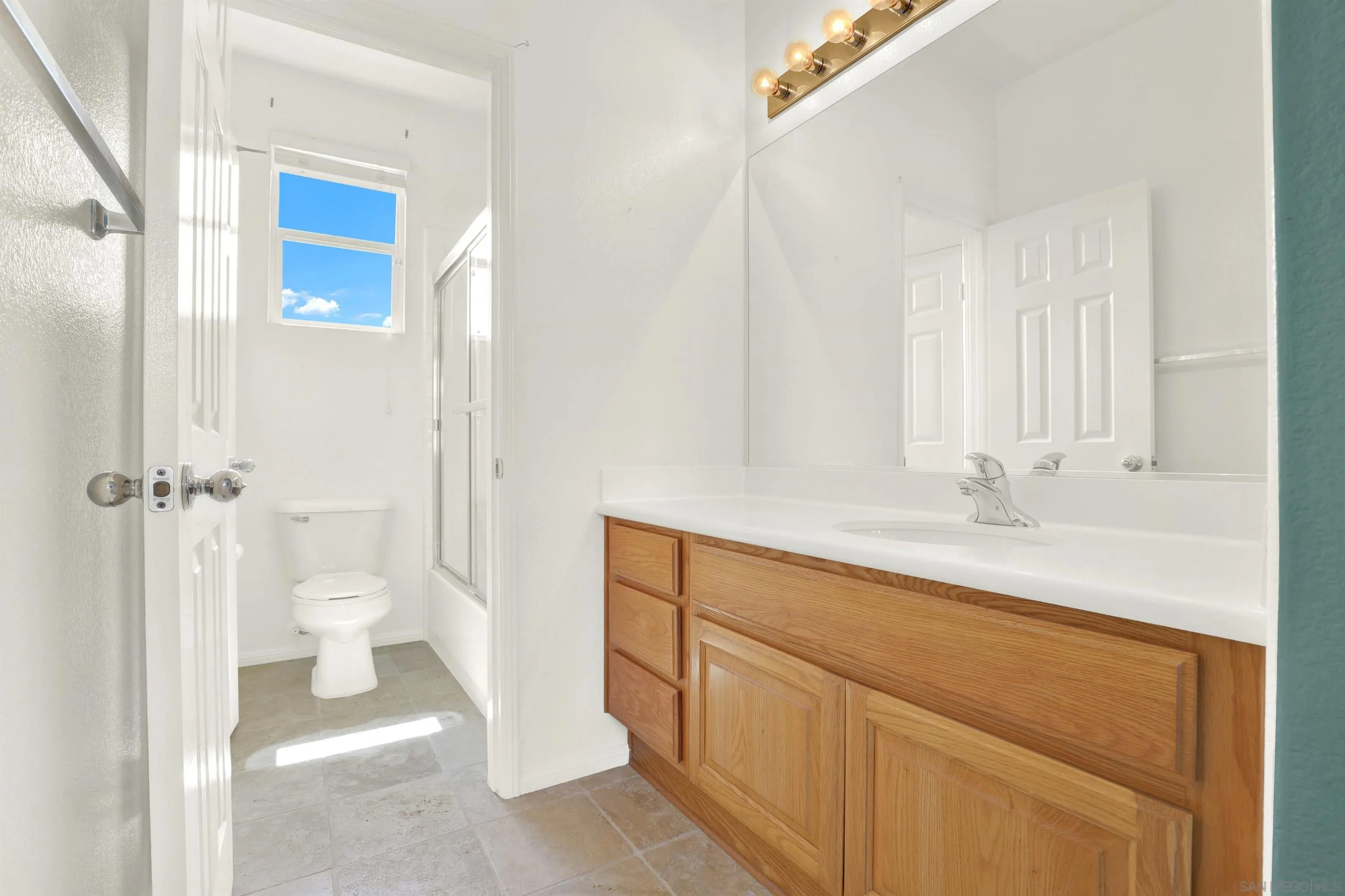 https://cdn.realtyfeed.com/cdn/127/250030750/d003d04f12bb7f25ee52585f31e58df1.webp