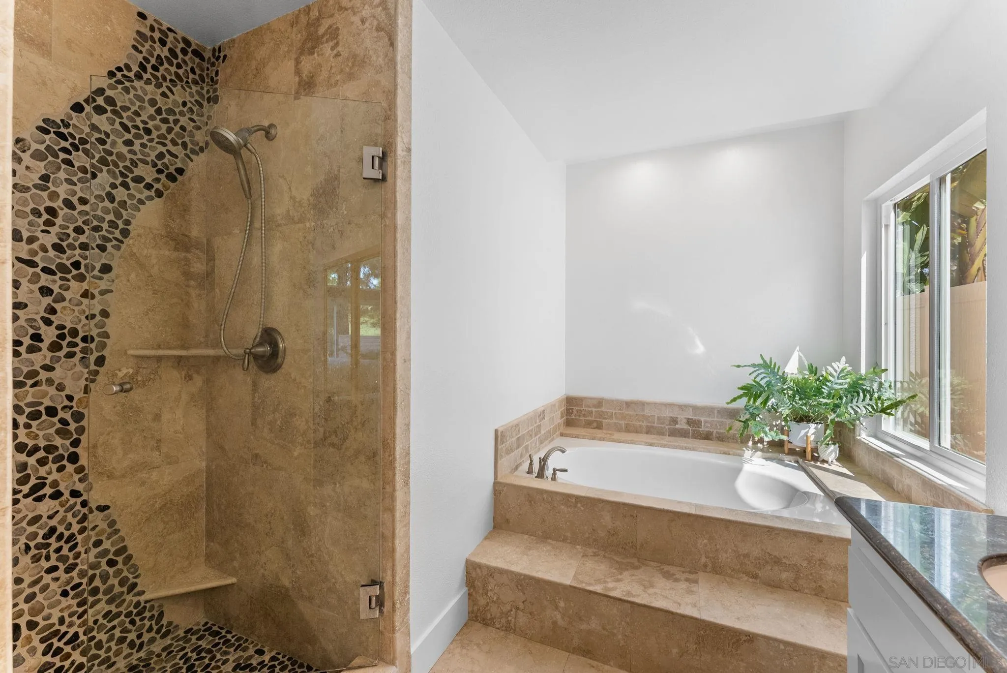 https://cdn.realtyfeed.com/cdn/127/250030767/1978bbce6747cbfbe0a18dbfe12d79cd.webp