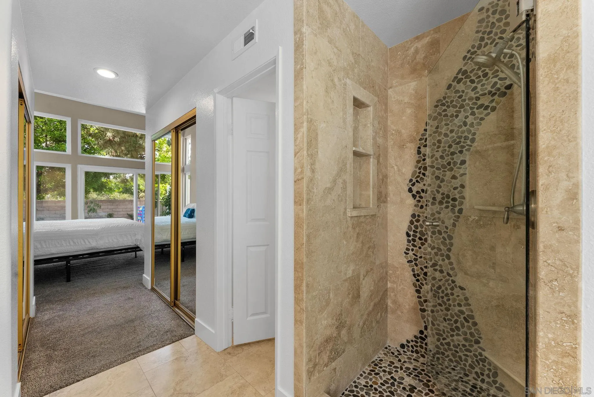 https://cdn.realtyfeed.com/cdn/127/250030767/706cec1acbf7afe3cdc6817719813920.webp