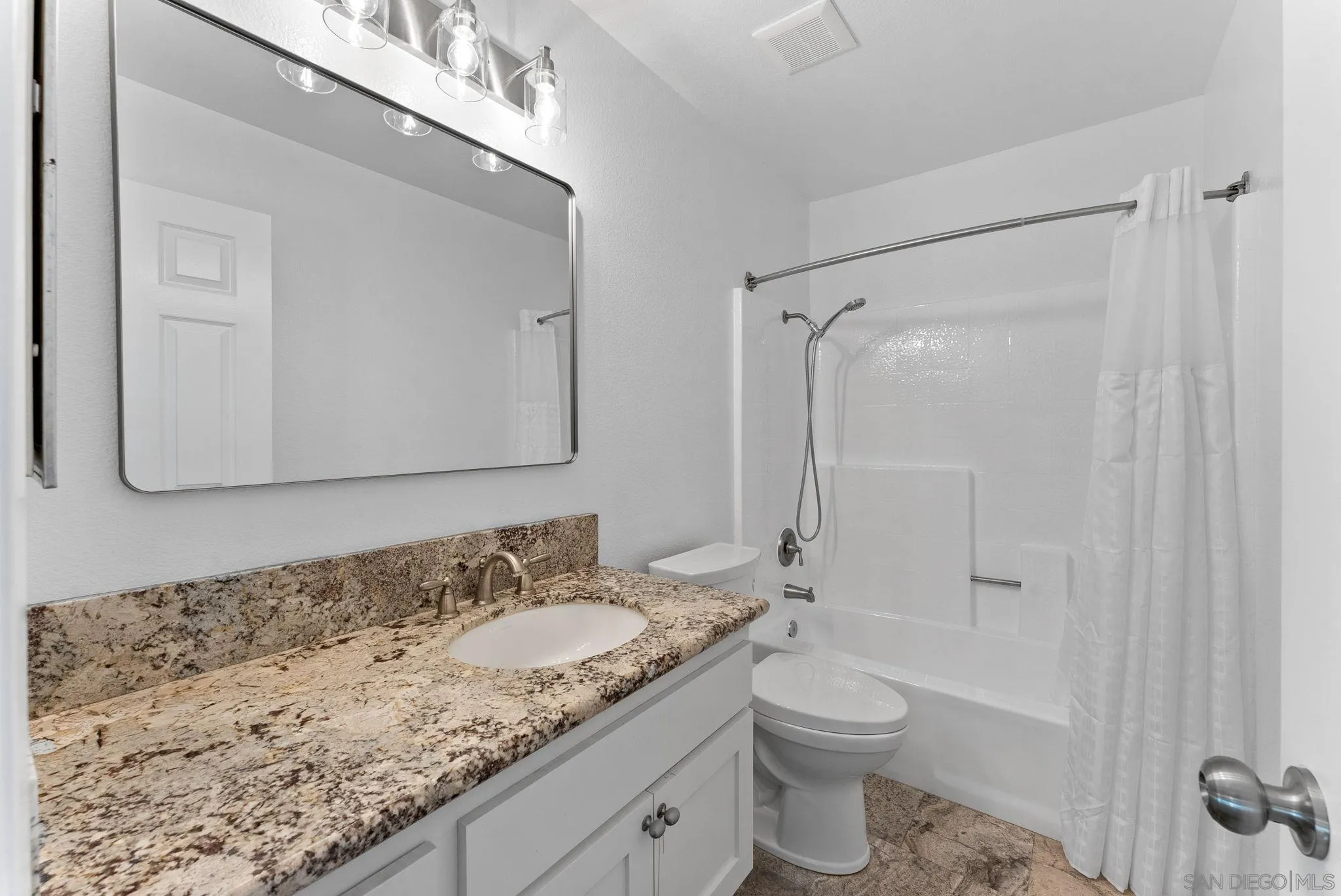 https://cdn.realtyfeed.com/cdn/127/250030767/7b688c9d19a6a886babbfa2cc851bf46.webp