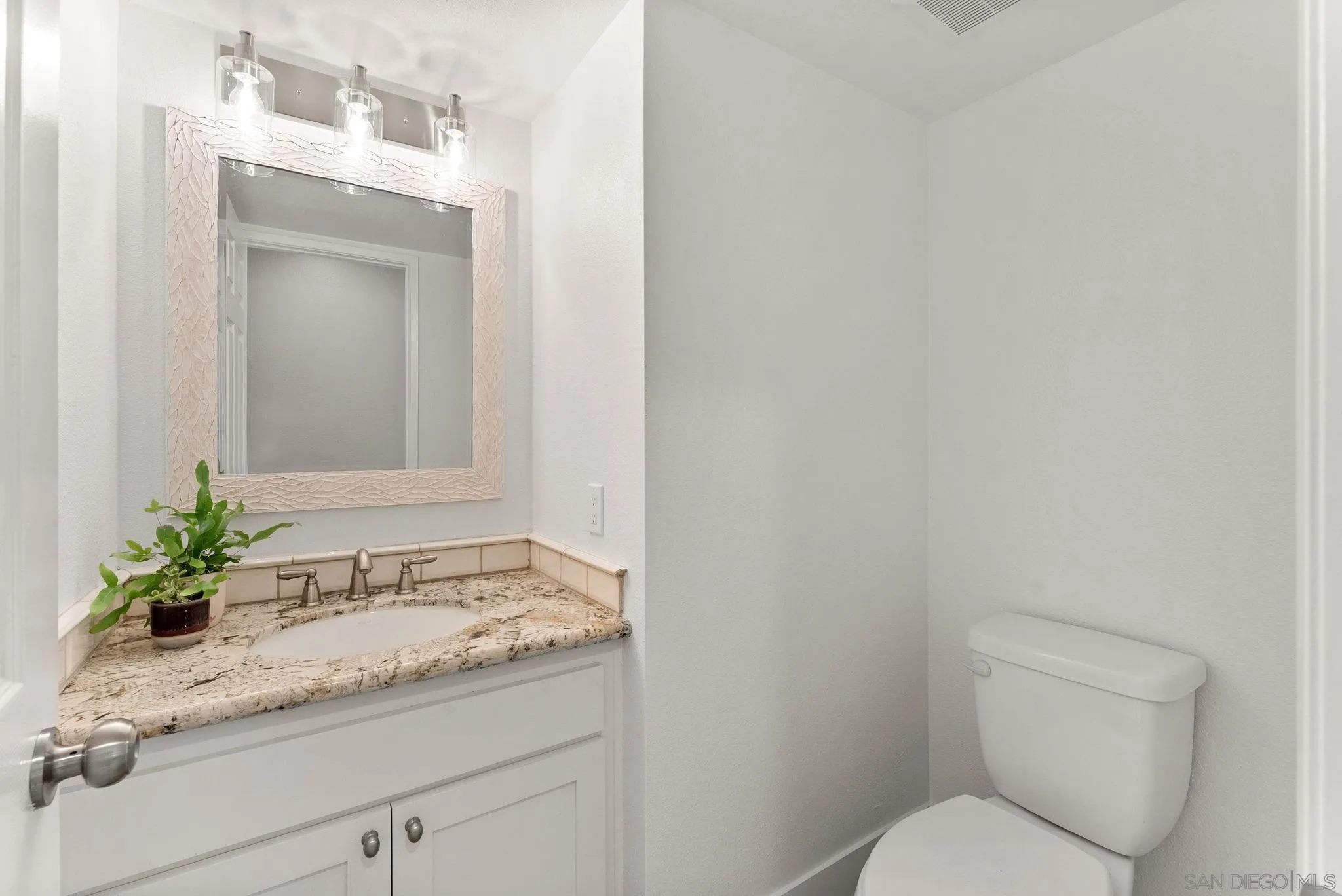 https://cdn.realtyfeed.com/cdn/127/250030767/85de86505a4964f90893eb54badd686b.webp
