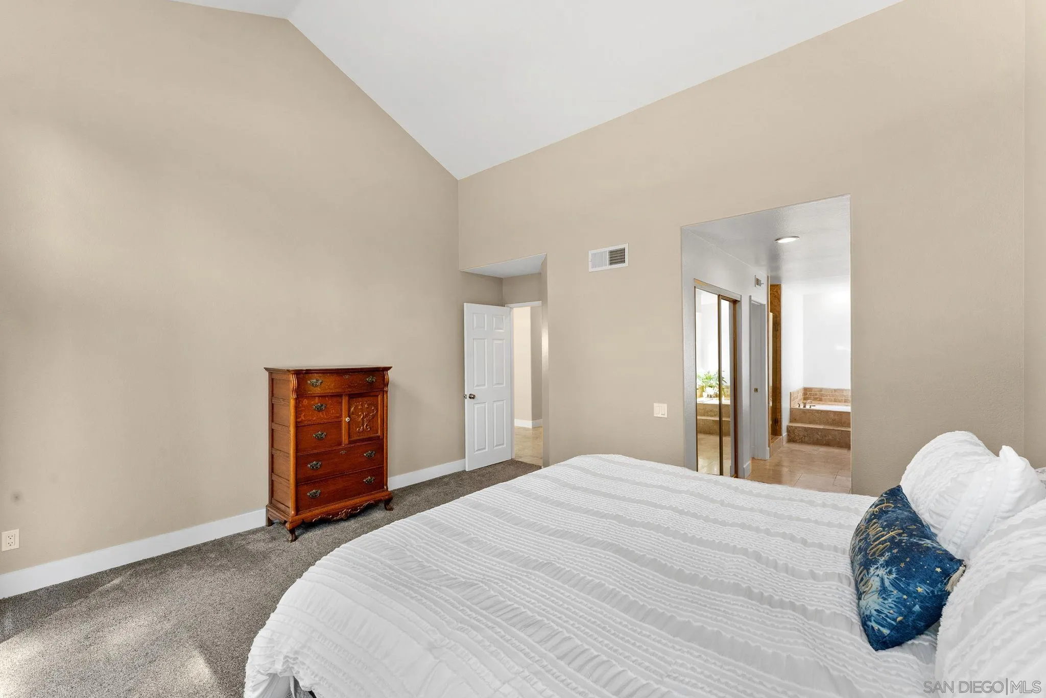 https://cdn.realtyfeed.com/cdn/127/250030767/a50182c8001de699b2ad6490815b922c.webp