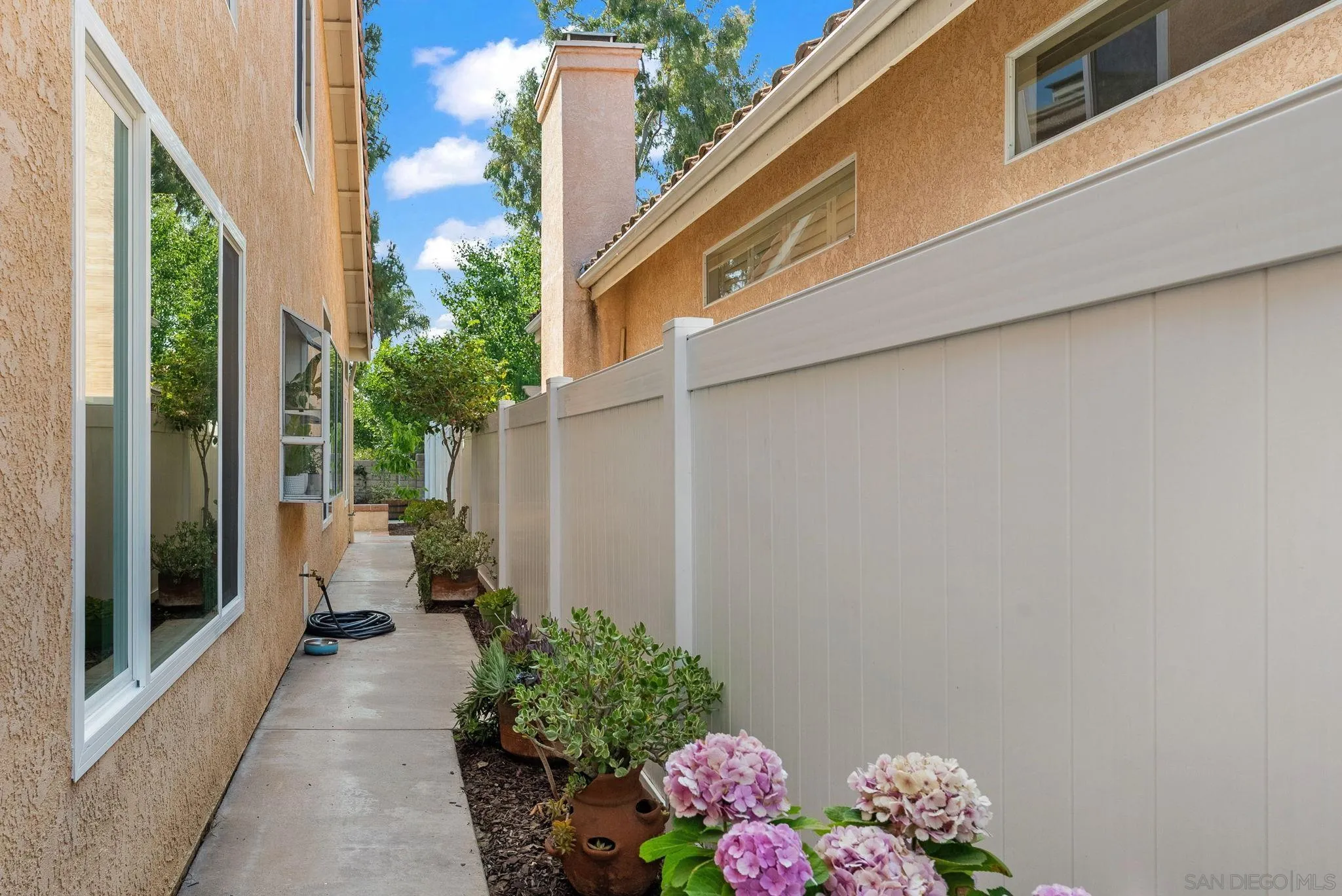 https://cdn.realtyfeed.com/cdn/127/250030767/bc7cb08e27629eb29e3a79a0e38ff295.webp