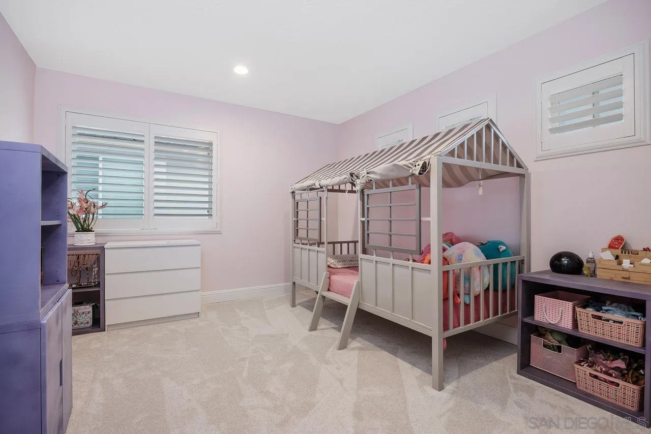 https://cdn.realtyfeed.com/cdn/127/250030771/8143c983cf111ec72db648e7f98c8df3.webp