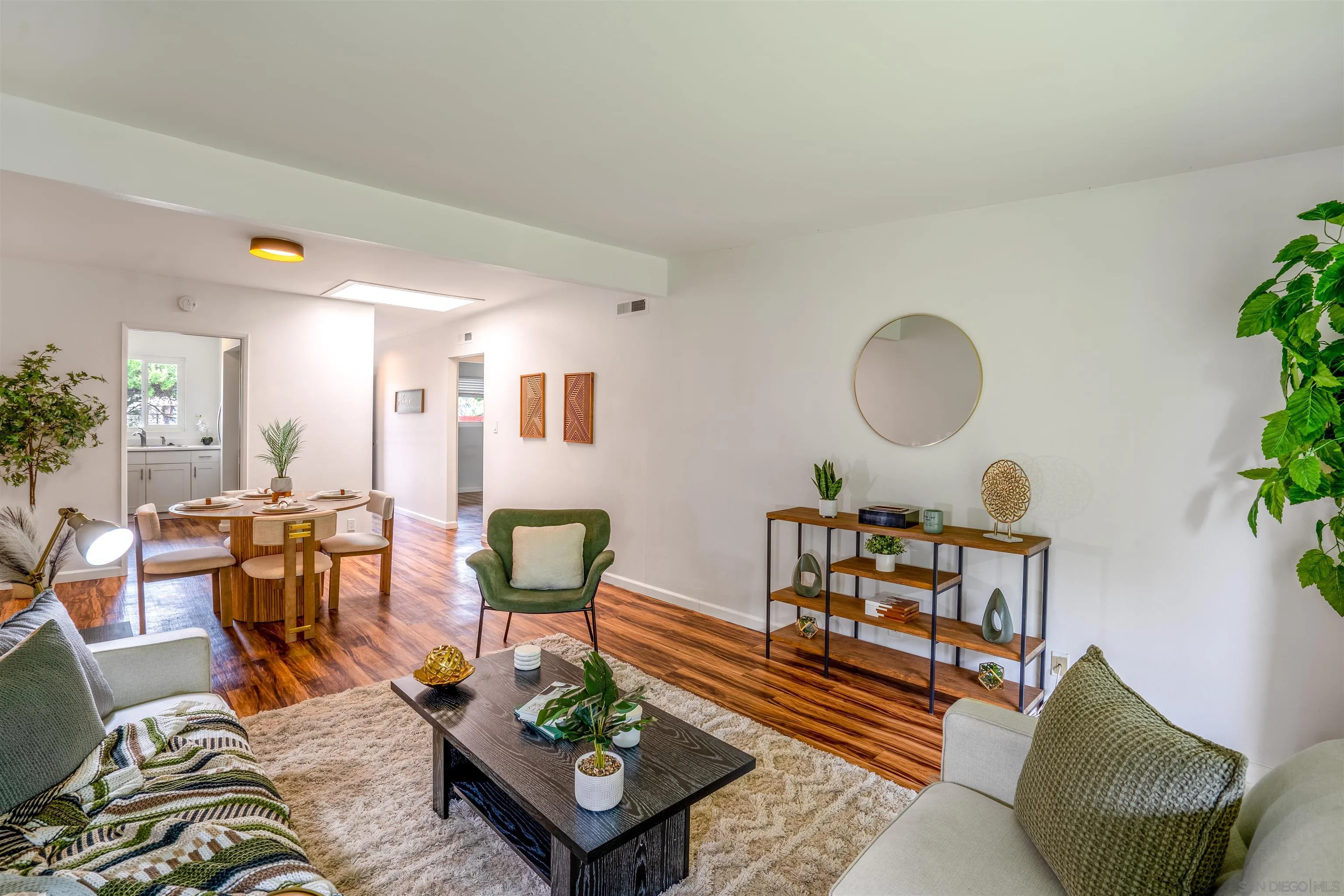 Photo #2: 250030778 Listing 