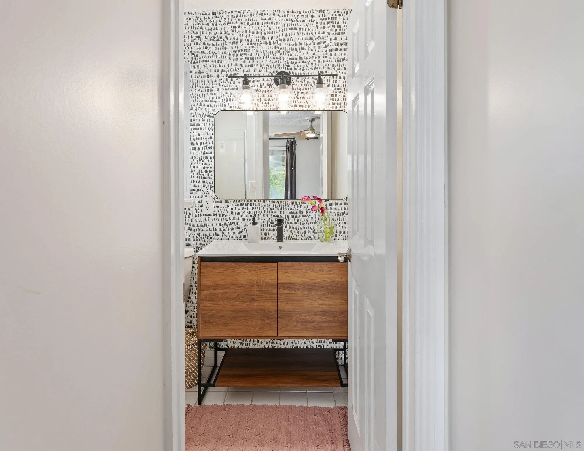 https://cdn.realtyfeed.com/cdn/127/250030786/6a5f9f2784b27030f263dbbfbcc8c504.webp
