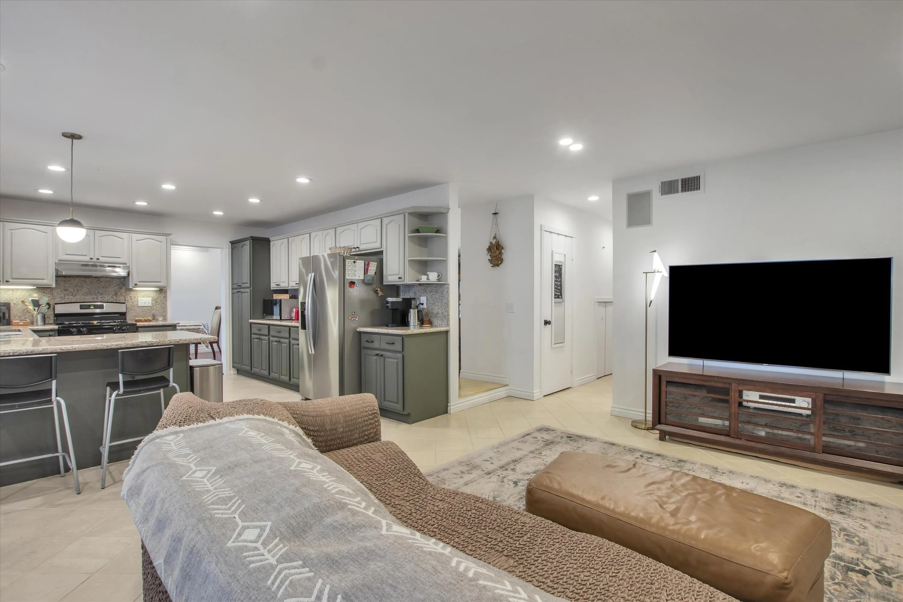 https://cdn.realtyfeed.com/cdn/127/250030790/7c537f66420a6661ecf99b94e7057e28.webp
