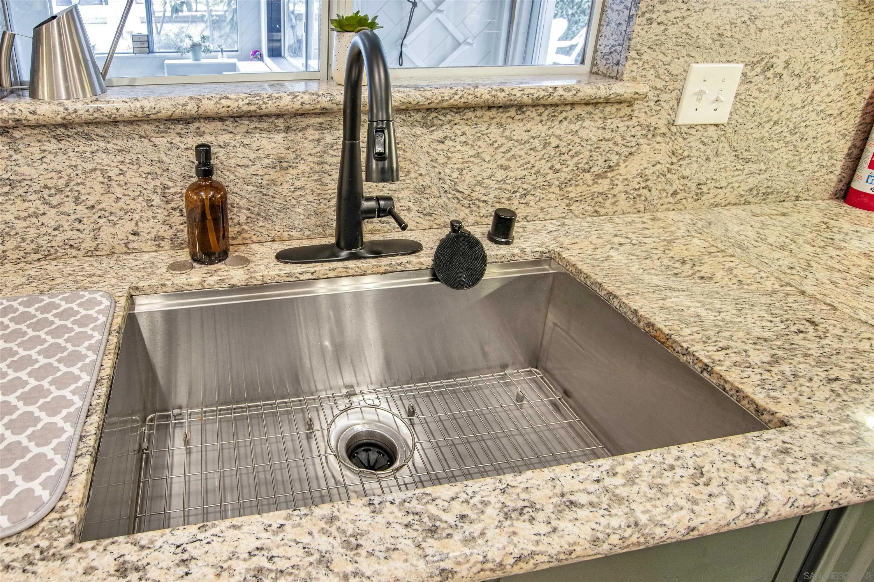 https://cdn.realtyfeed.com/cdn/127/250030790/c0b33a88ef6483d7f782f304cc56945d.webp