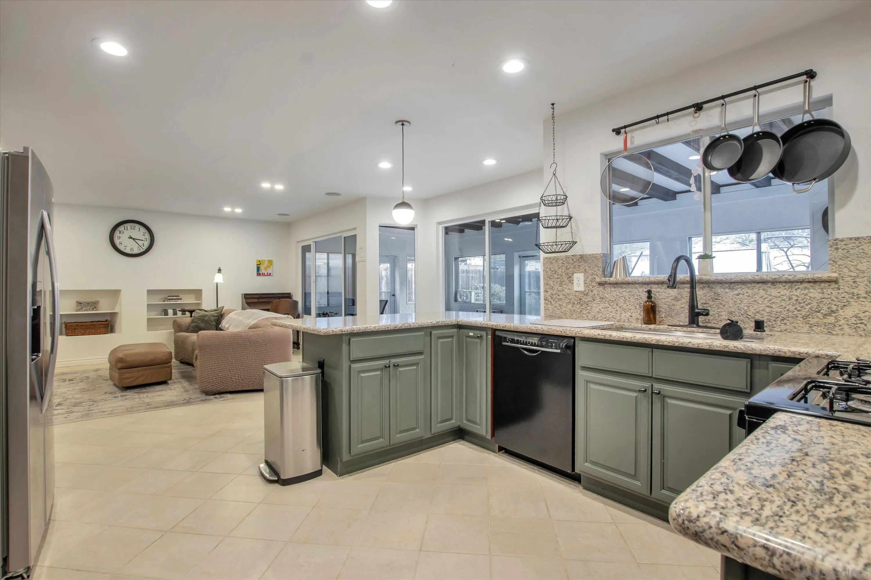 https://cdn.realtyfeed.com/cdn/127/250030790/fc102b12cfa46986f68a88f11c239fc0.webp
