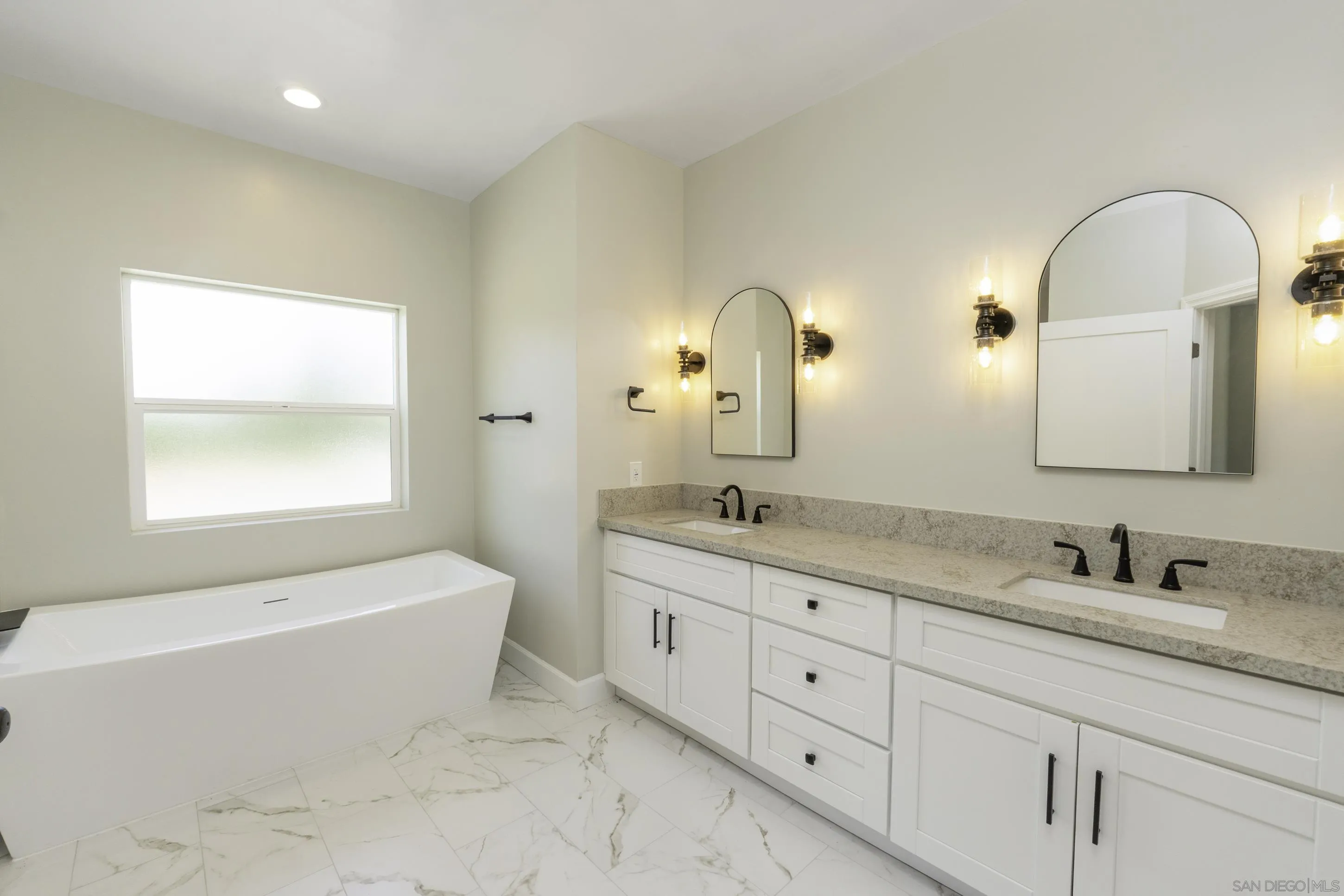 https://cdn.realtyfeed.com/cdn/127/250030793/2adb780b56e41a6c8a398cf33c67b384.webp