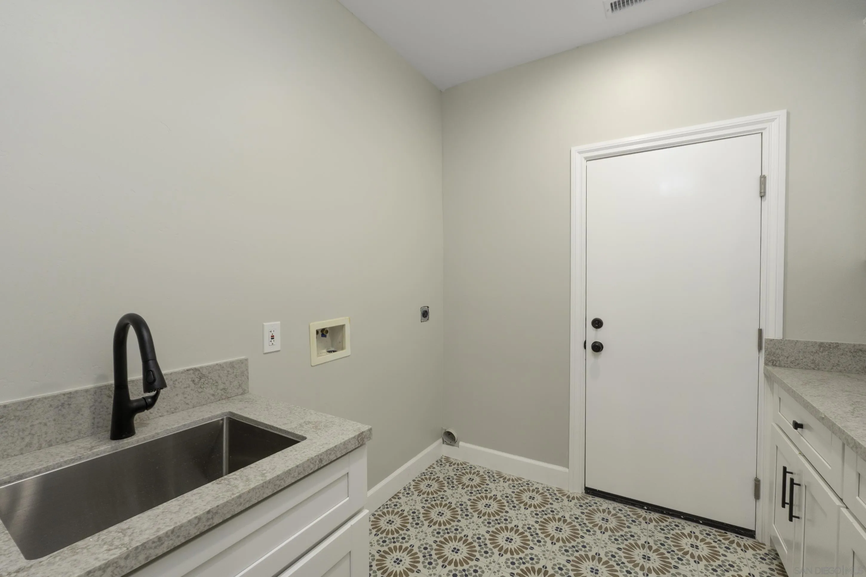 https://cdn.realtyfeed.com/cdn/127/250030793/b5a4a5f22f176b48a351a8dc44935e4e.webp