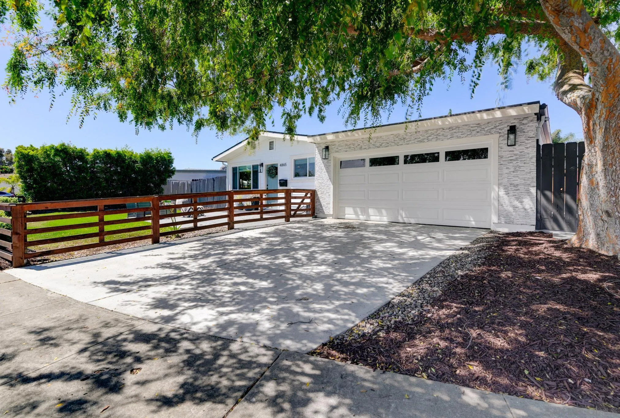 https://cdn.realtyfeed.com/cdn/127/250030797/13e8862c0e6295e3d098823ed25f2707.webp