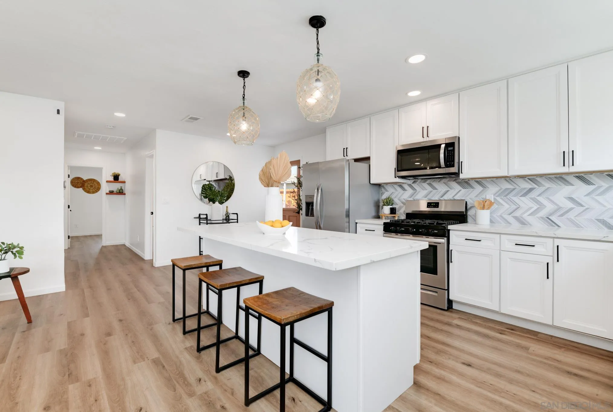 https://cdn.realtyfeed.com/cdn/127/250030797/8d8ce5d0b6e14e02b7282794a001f93a.webp