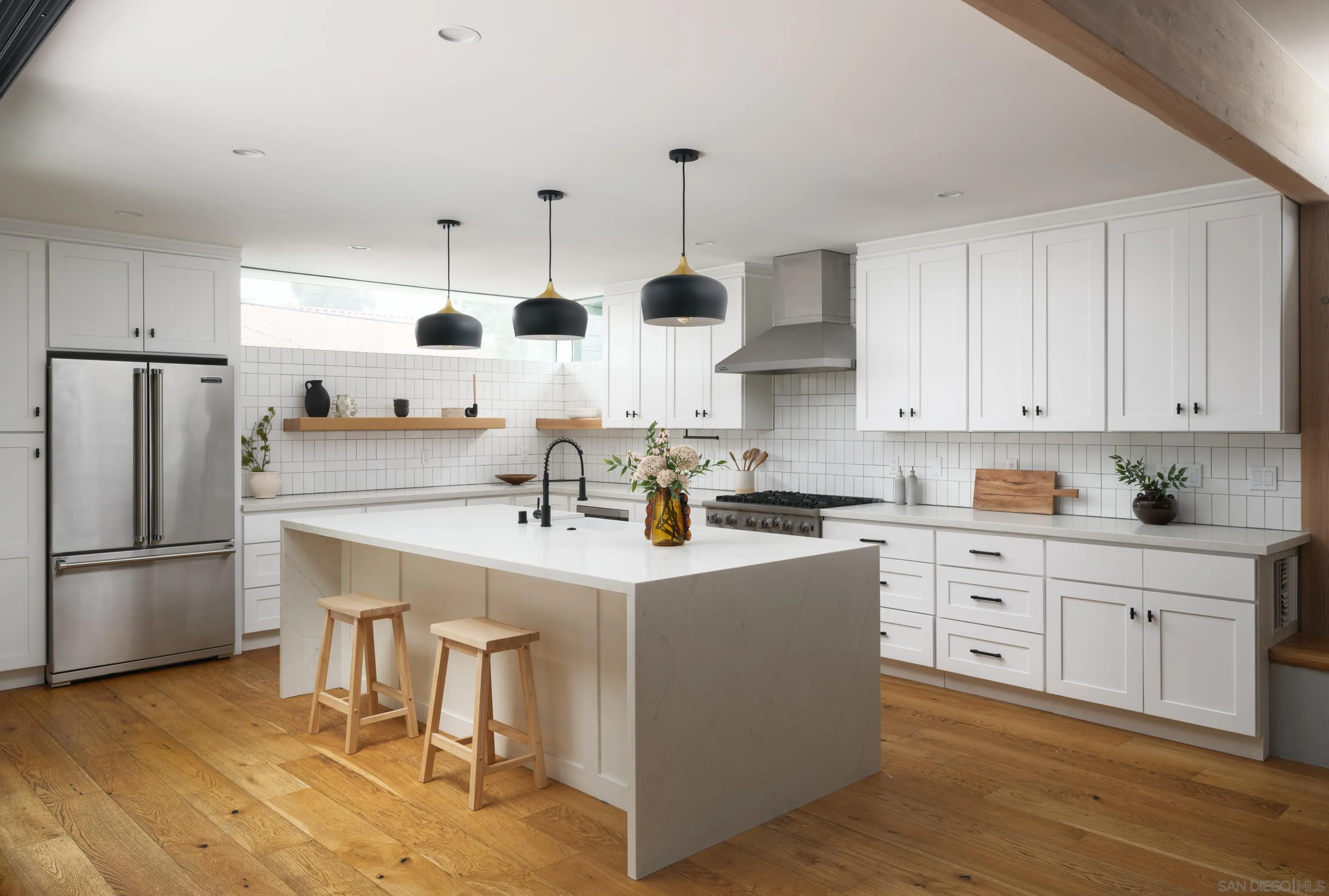 https://cdn.realtyfeed.com/cdn/127/250030811/7e49c137b941a6711d0a119a8294b42f.webp