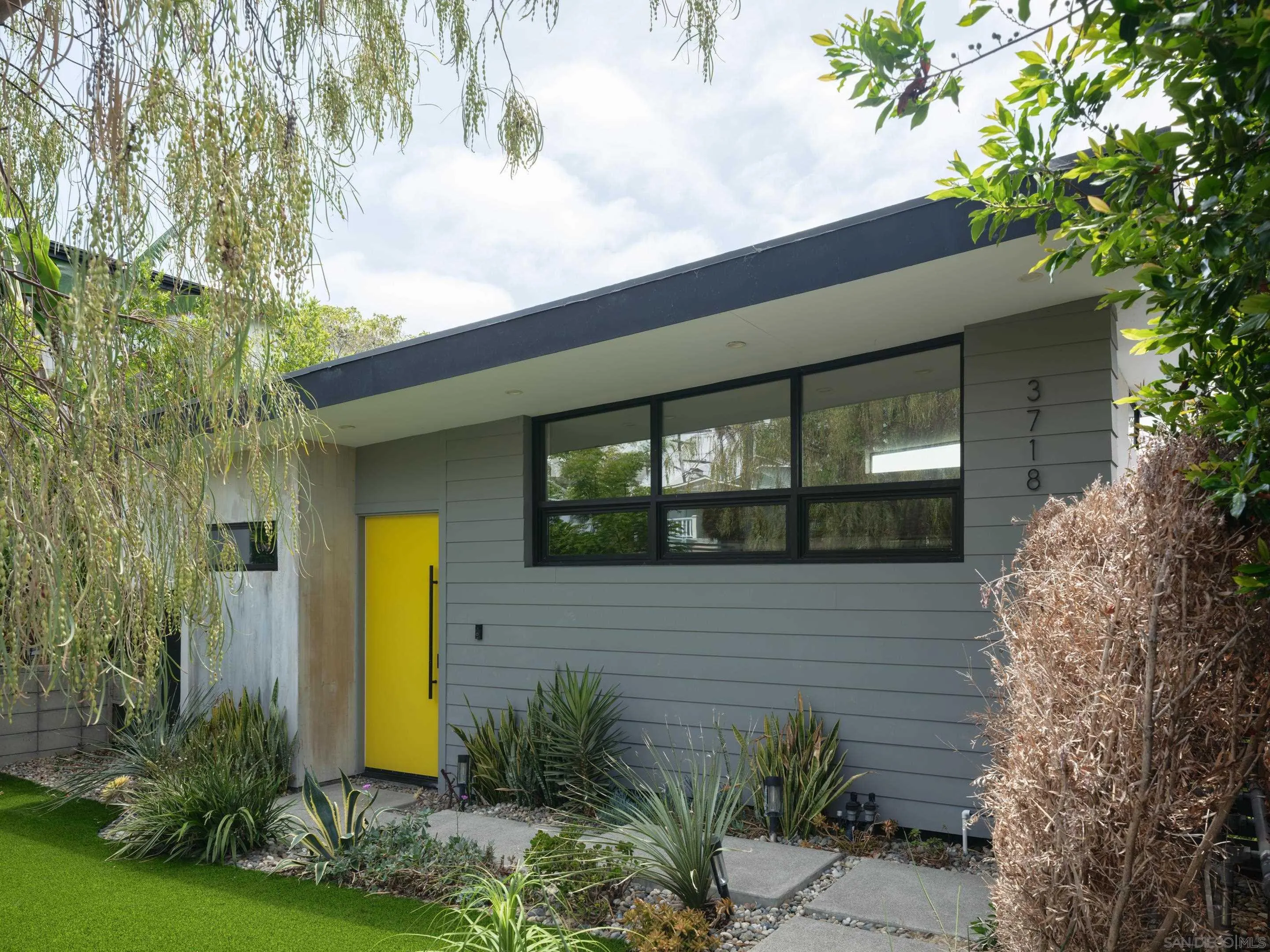 https://cdn.realtyfeed.com/cdn/127/250030811/a2705ae54c24243cfb58a8b42a84ae37.webp