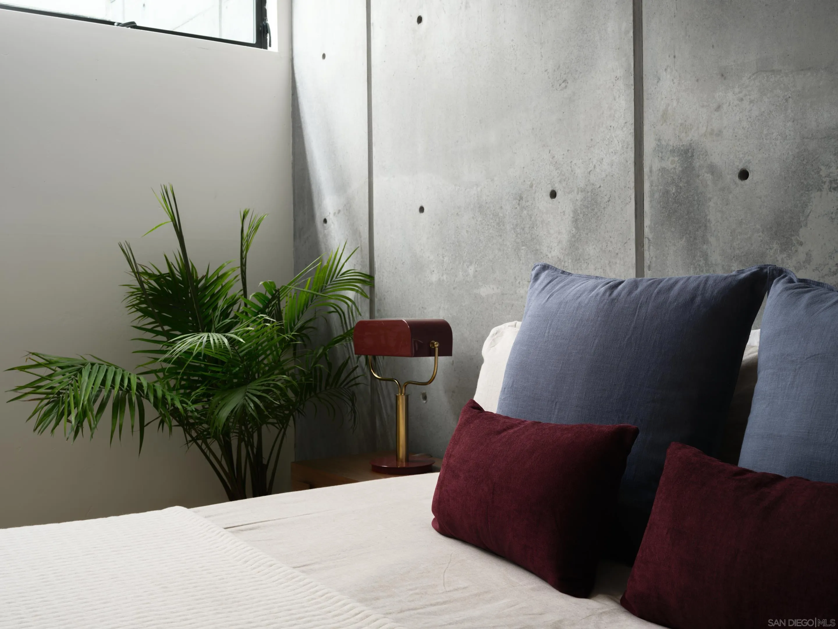 https://cdn.realtyfeed.com/cdn/127/250030811/ff3380545d3a9bb8aeaf45bcd3c5a4ec.webp