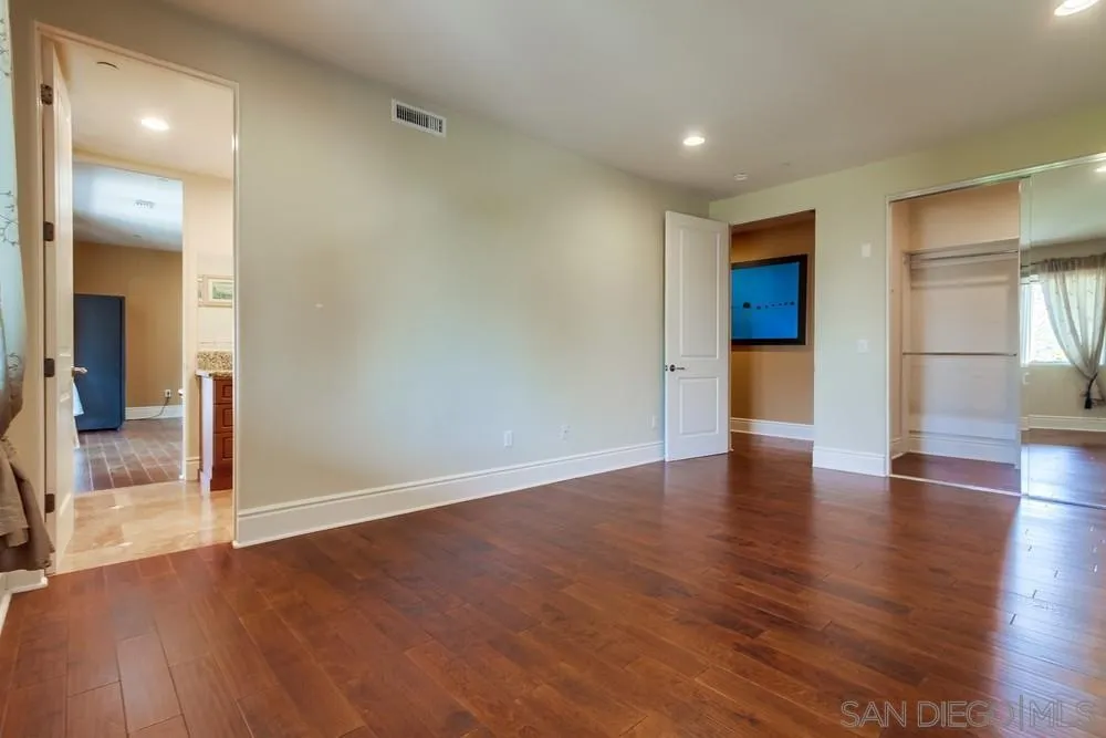 https://cdn.realtyfeed.com/cdn/127/250030832/11890729d7e202fb15ba7523c30ad549.webp