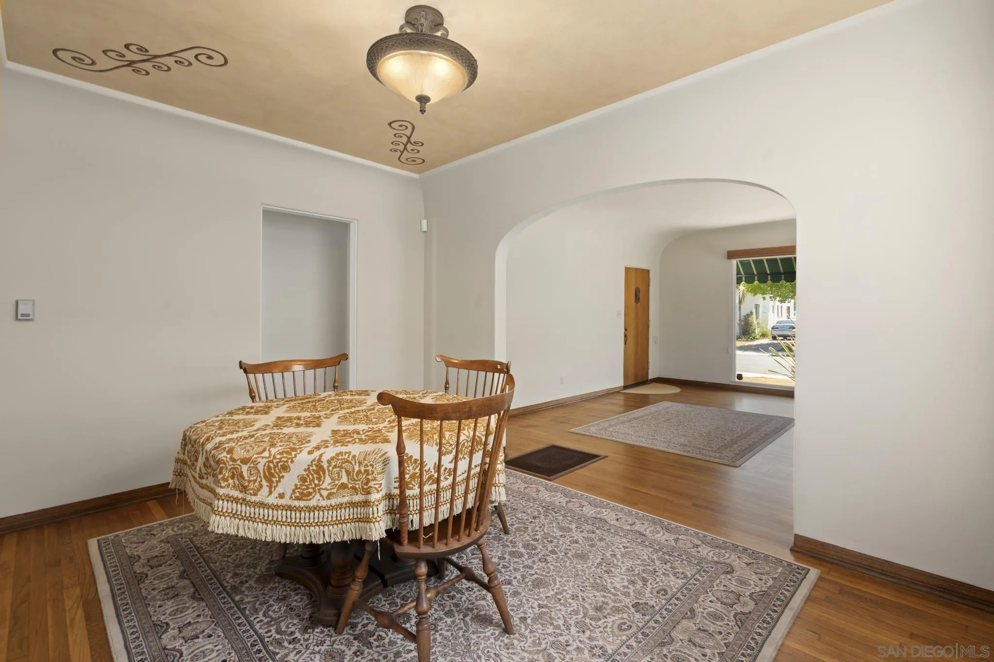 https://cdn.realtyfeed.com/cdn/127/250030837/4c3ac03e52a58c4c9cea70400b62cd5c.webp