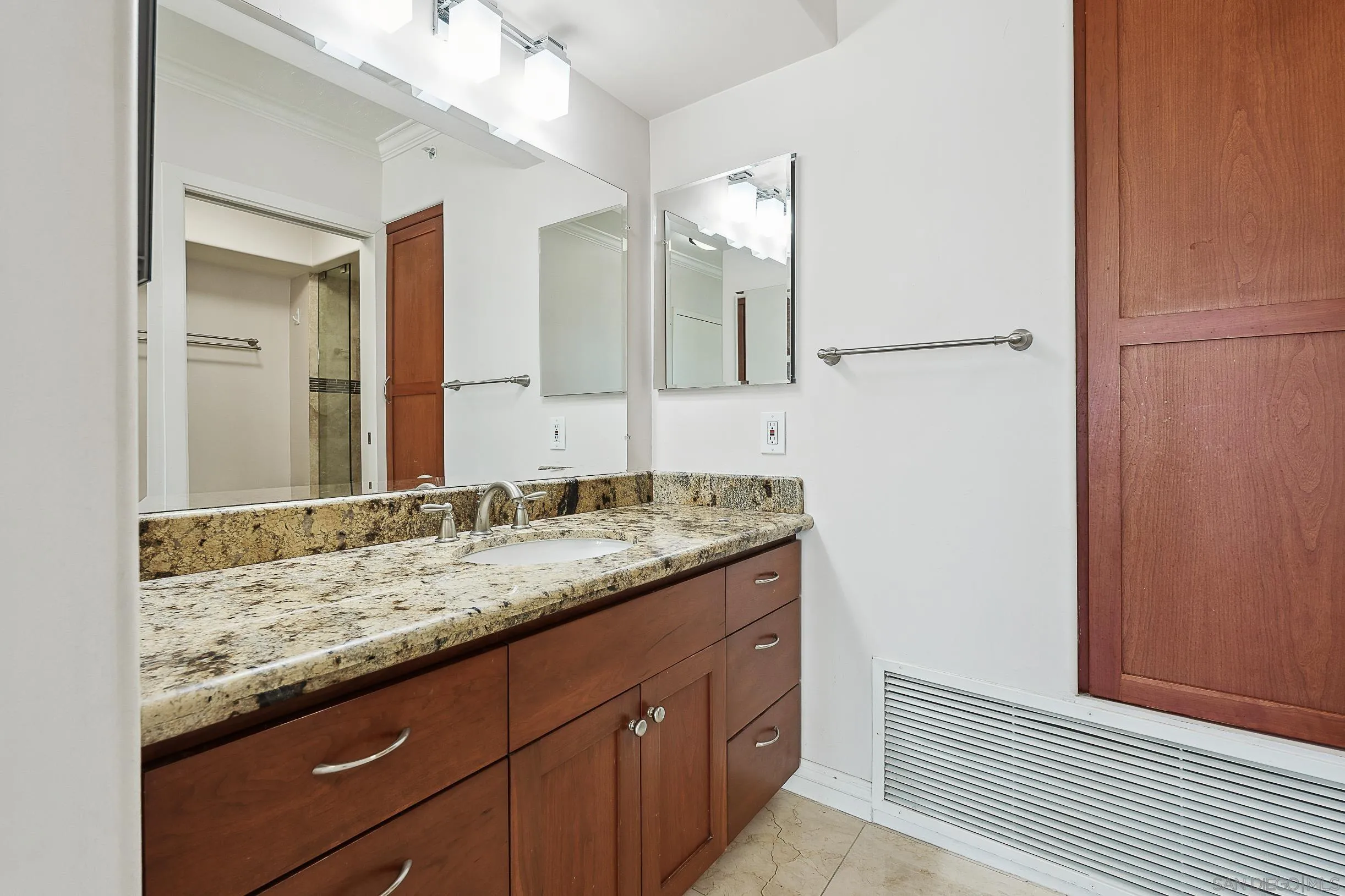 Photo #19: 250030838 Listing: Photo #19