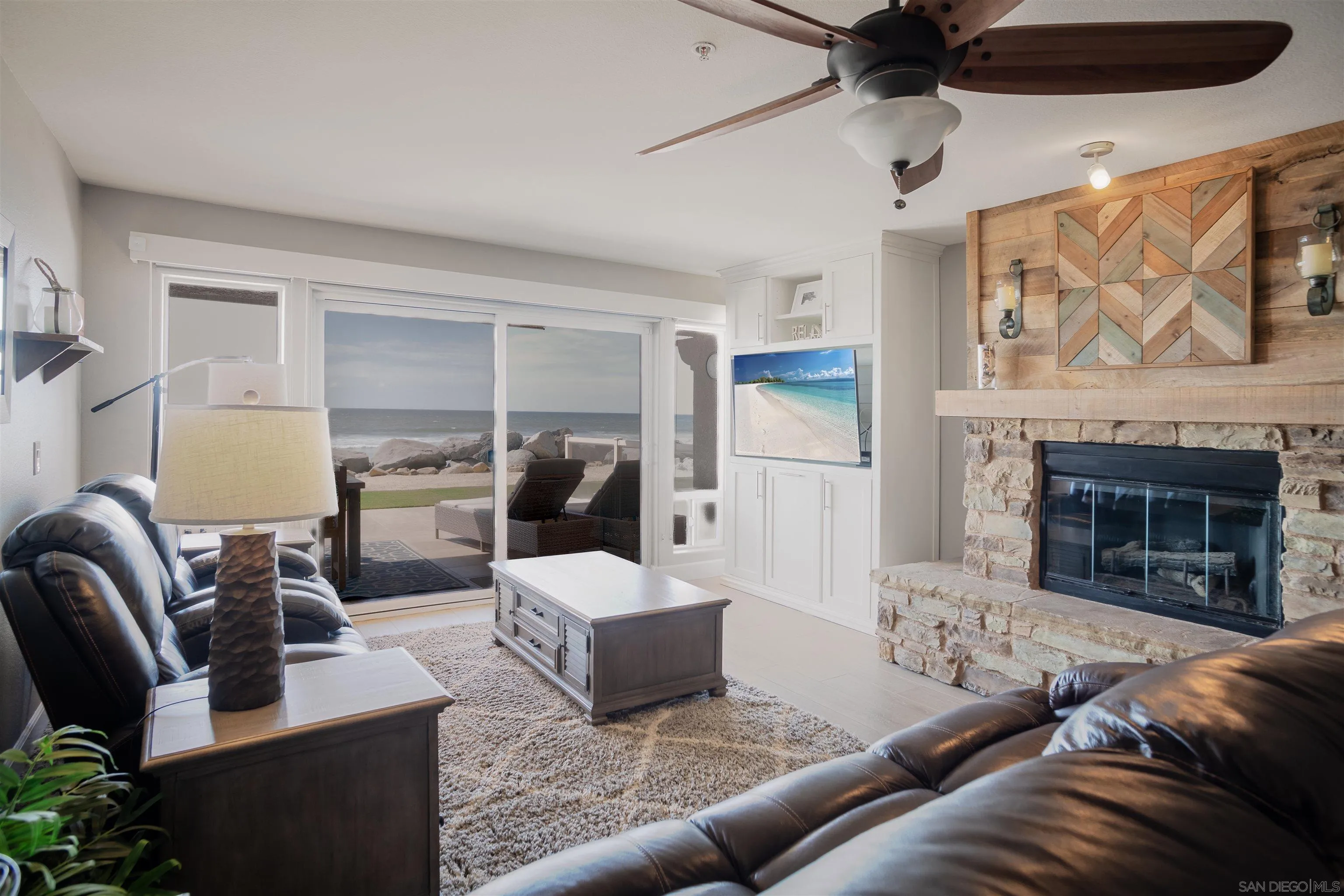 Browse active condo listings in 1456 SEACOAST