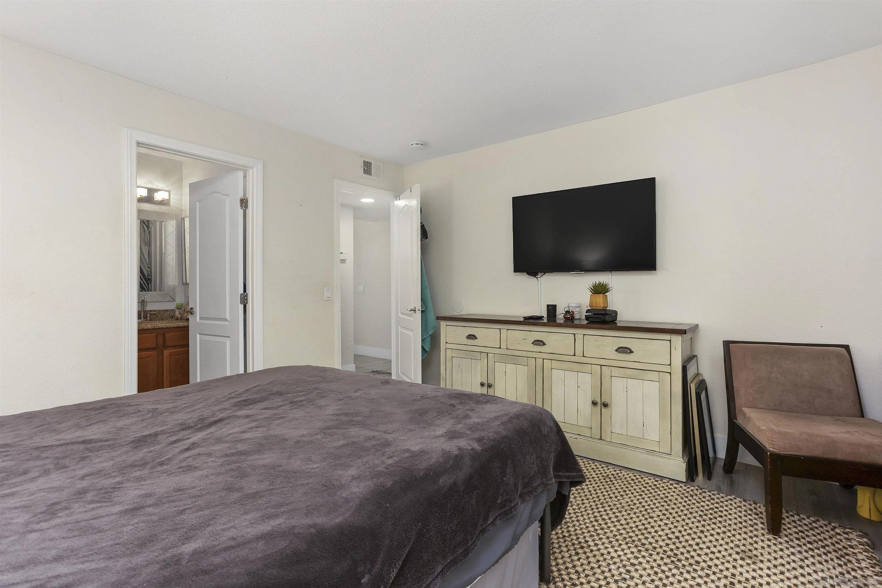 Photo #6: 250030875 Listing 