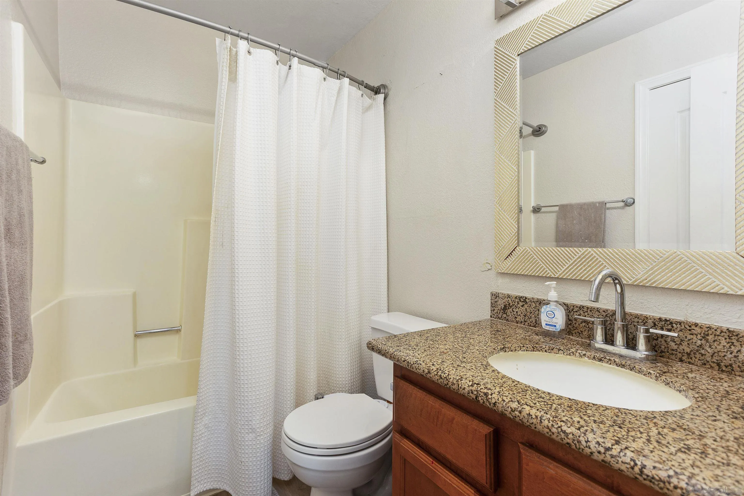 Photo #11: 250030875 Listing: Photo #11