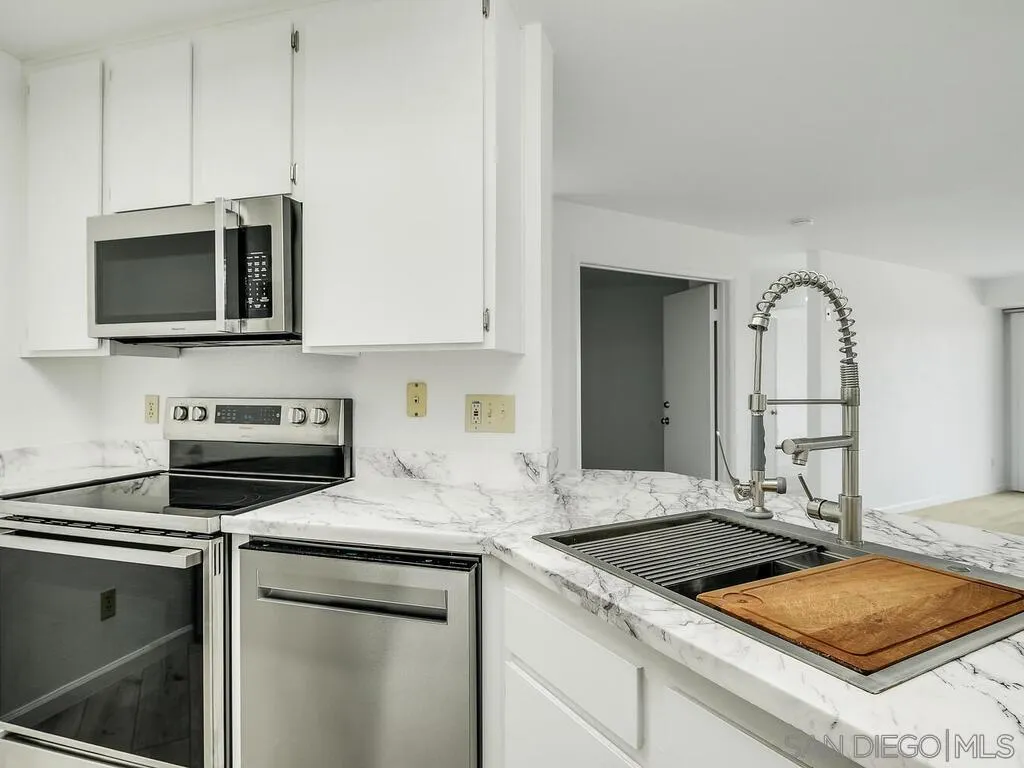 Photo #3: 250030878 Listing 