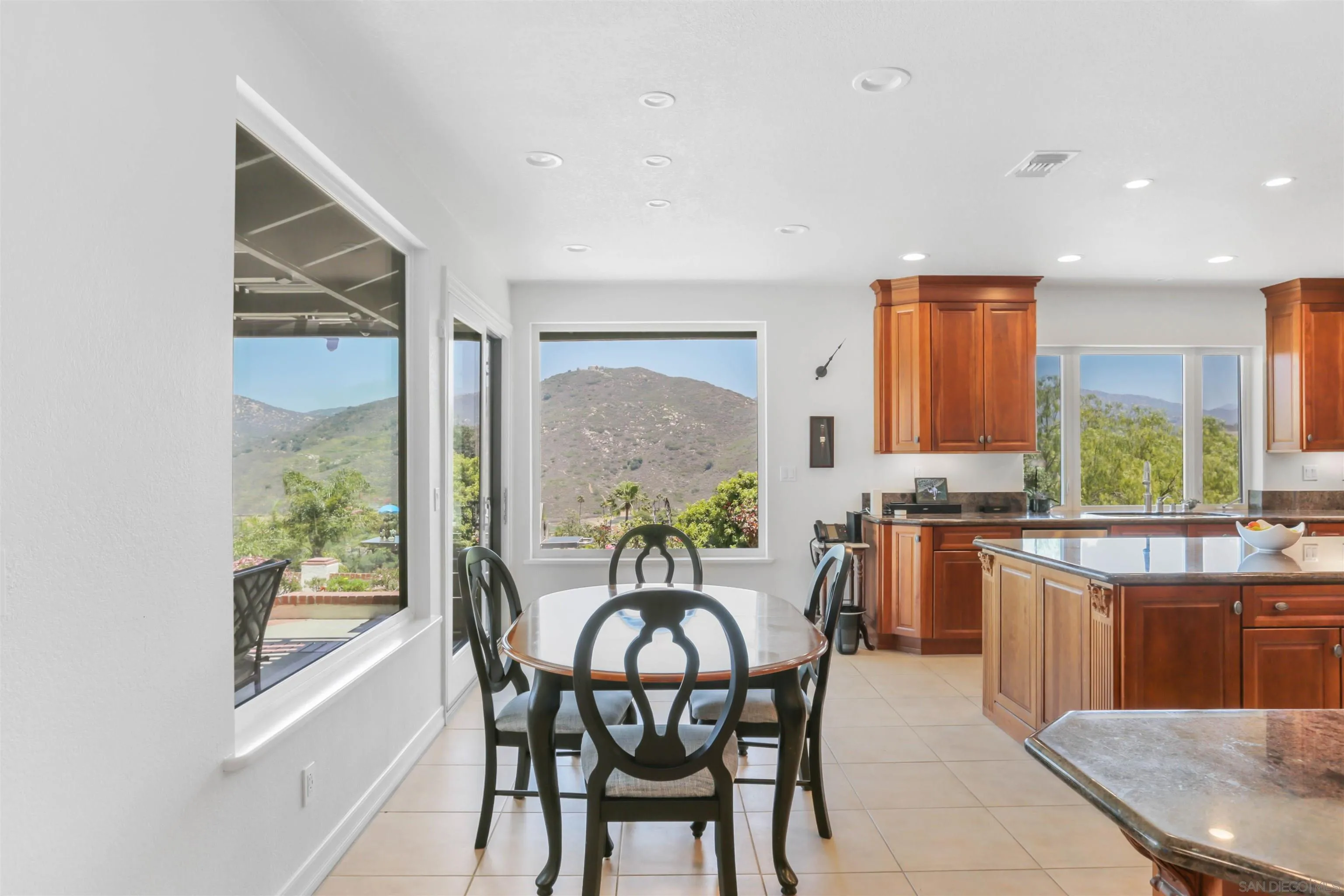 https://cdn.realtyfeed.com/cdn/127/250030889/23f2fdd0d8f9bb5afc5fb0389b46c2e5.webp