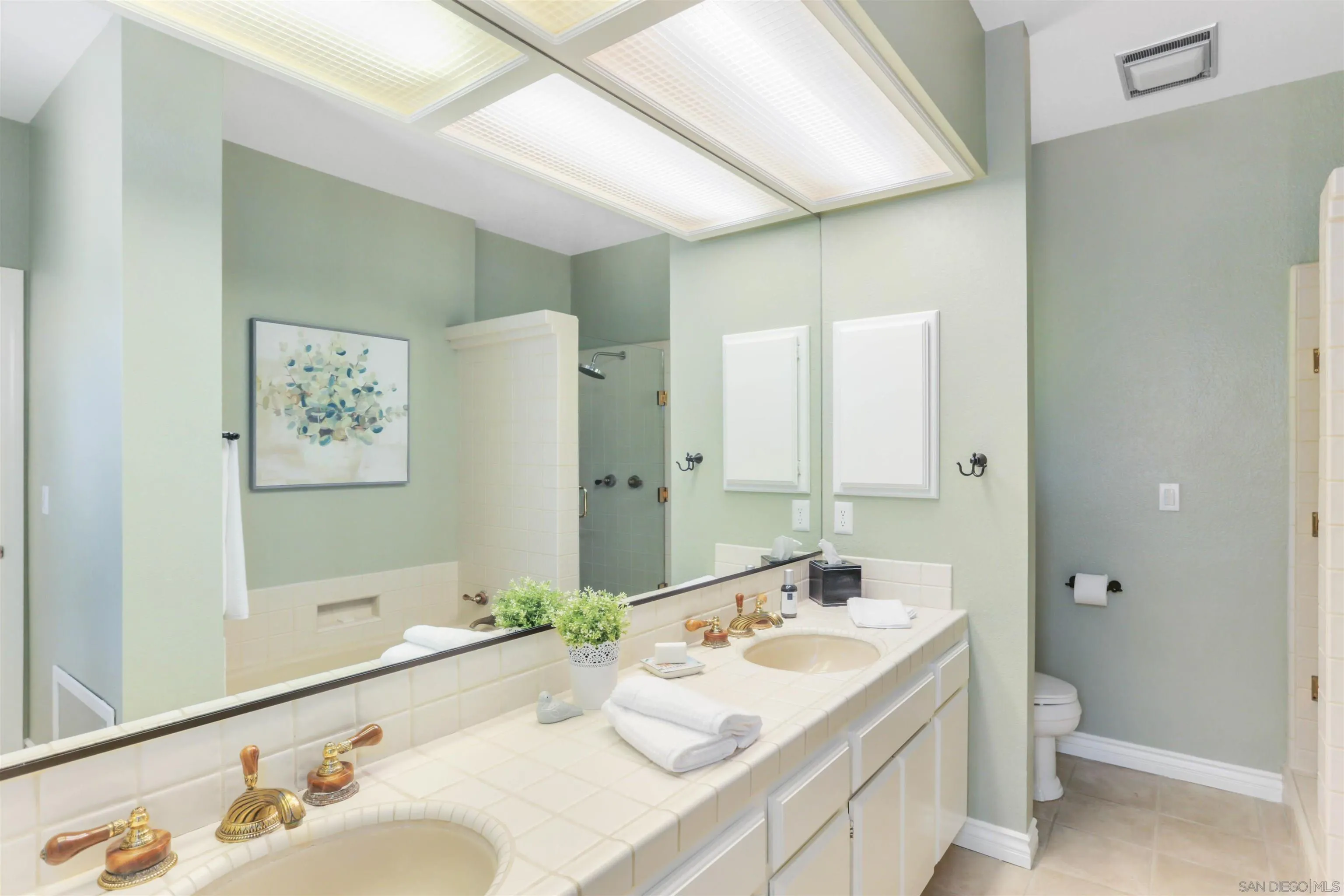 https://cdn.realtyfeed.com/cdn/127/250030889/e3d8e0a5892cd0e5c12df664d460cc1f.webp
