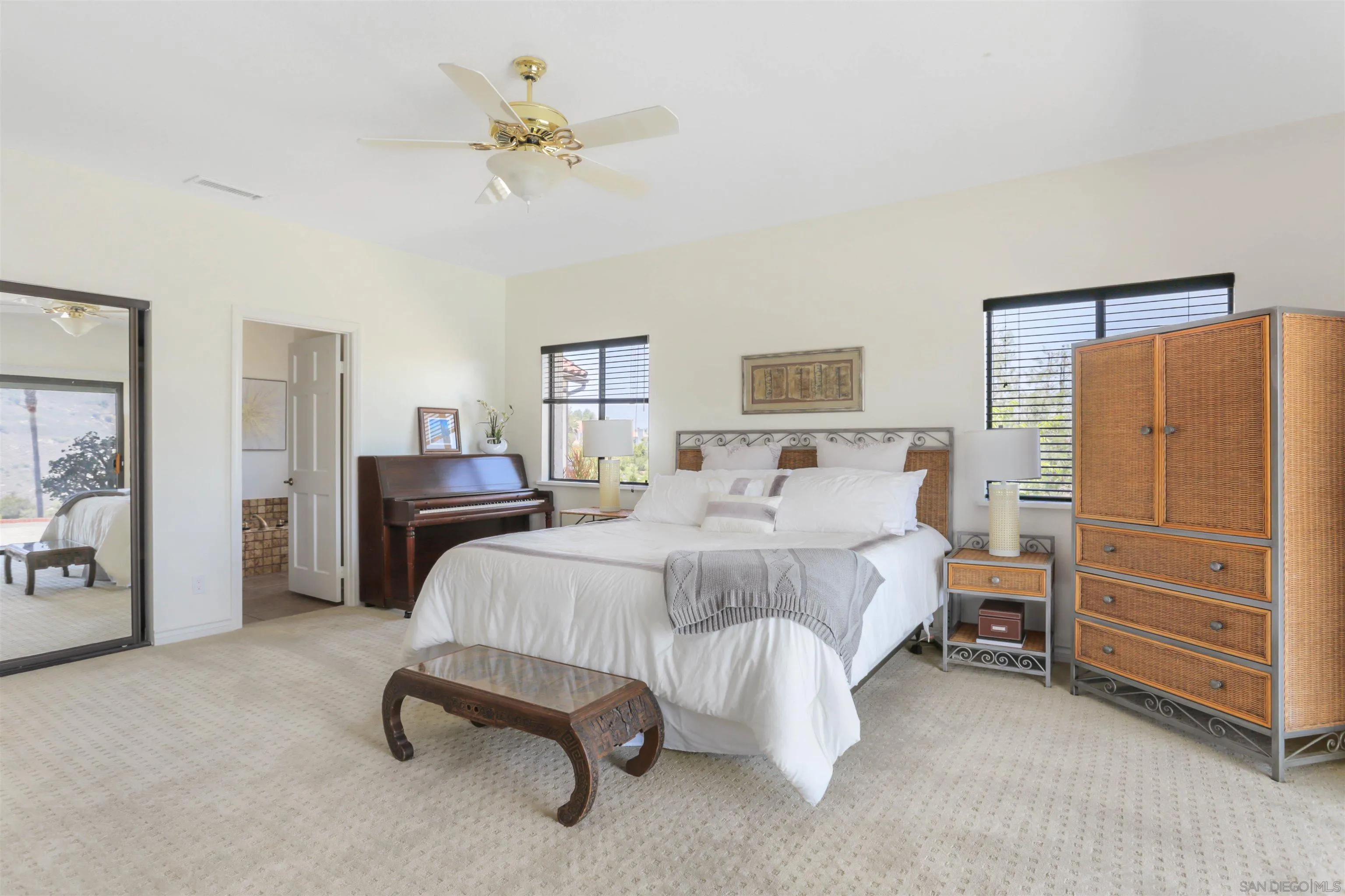 https://cdn.realtyfeed.com/cdn/127/250030889/fa773d2cc083fec2b87bfb61cab8804a.webp