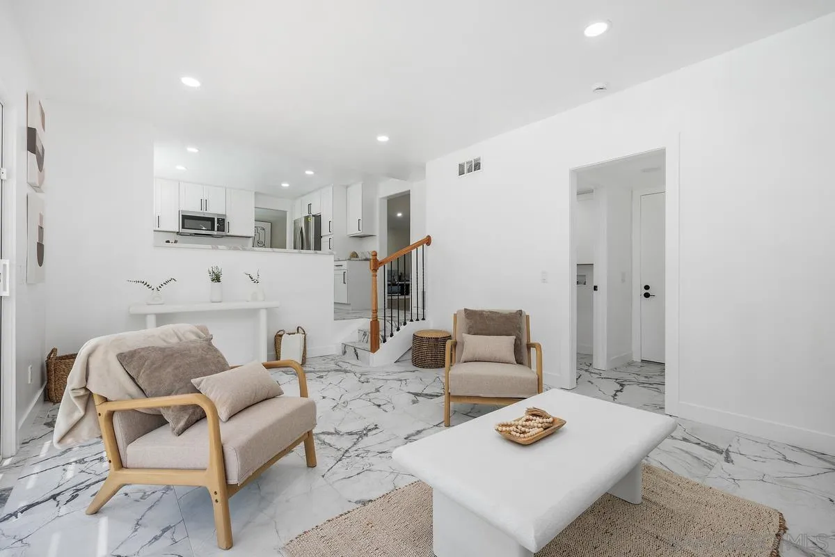 https://cdn.realtyfeed.com/cdn/127/250030890/91cf1c15d95272c6b83fd5278d9bb3c1.webp